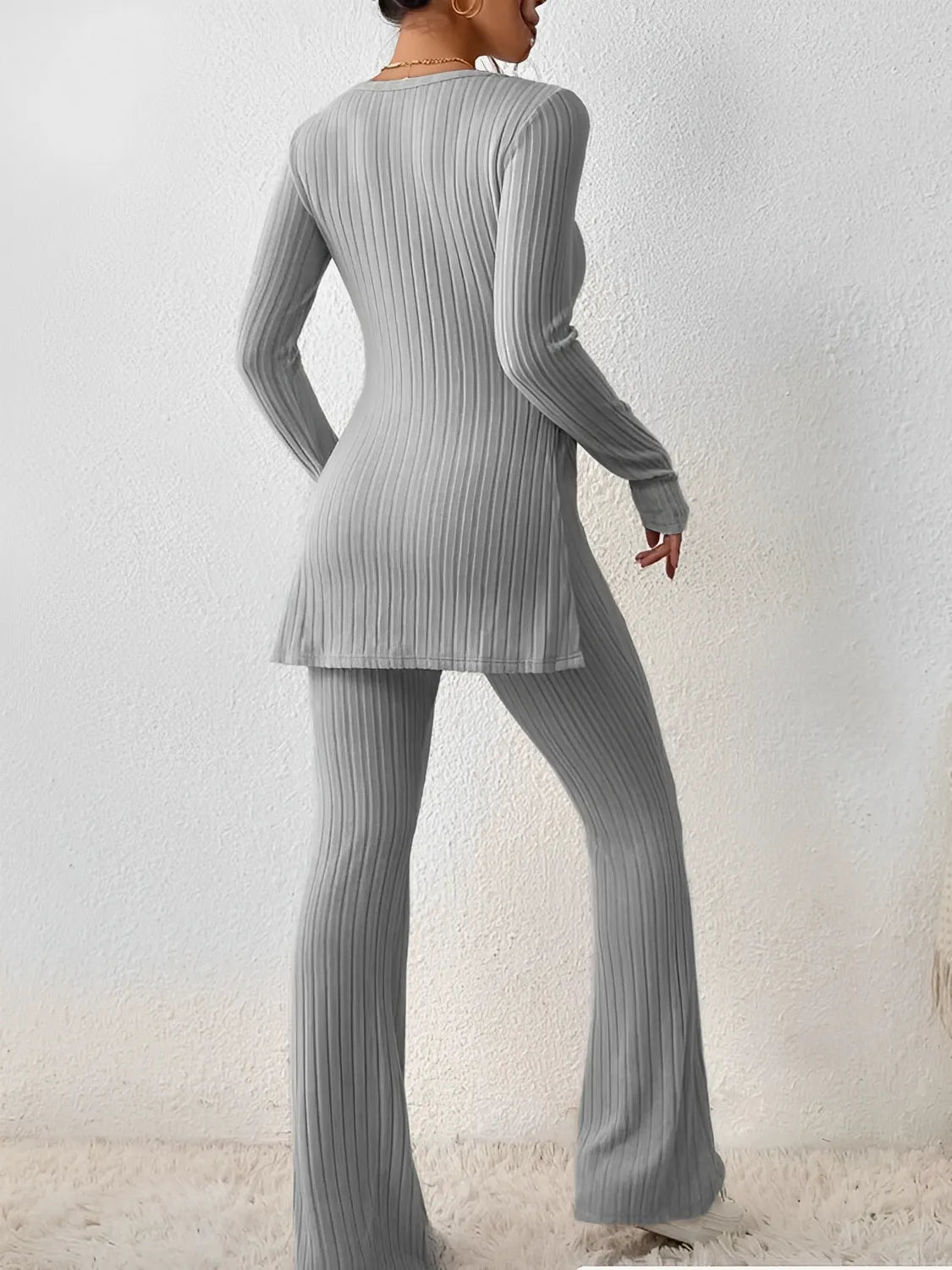 Conjunto Feminino em Tricô com Blusa Mullet Manga Longa com Fendas Laterais e Calça Flare com Cintura Alta Elástica - Sabrina