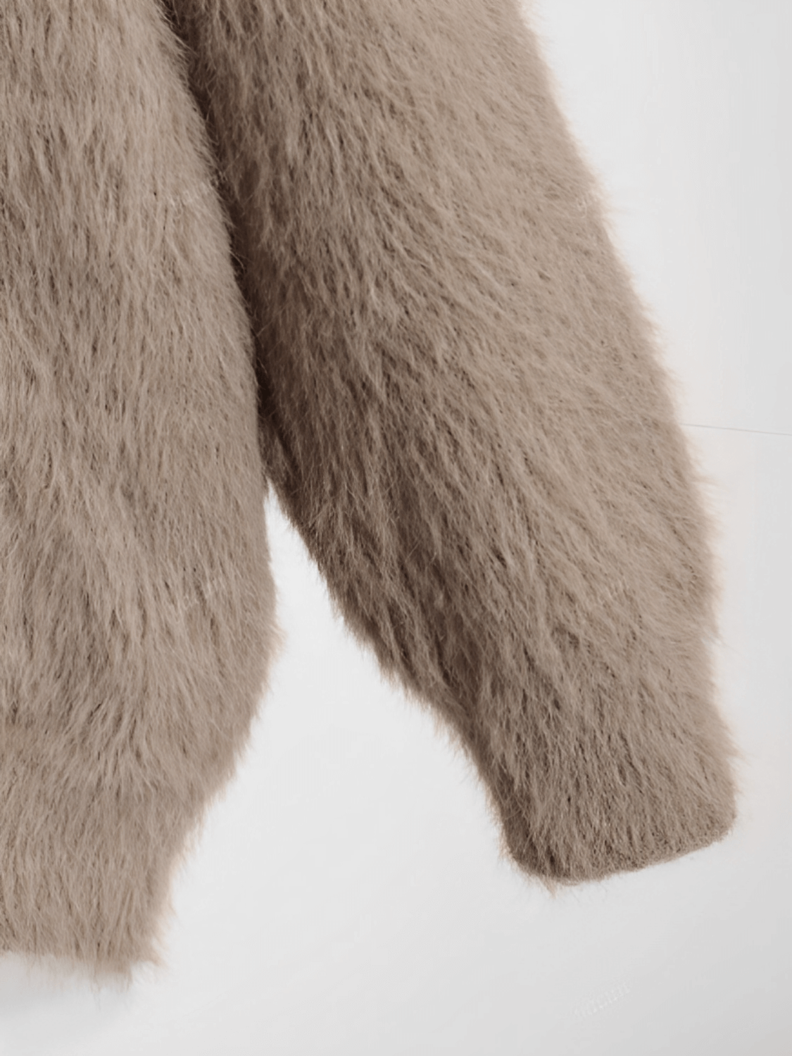 Cardigan Feminino em Tricô Peluciado com Decote V e Fechamento em Botões - Isabel