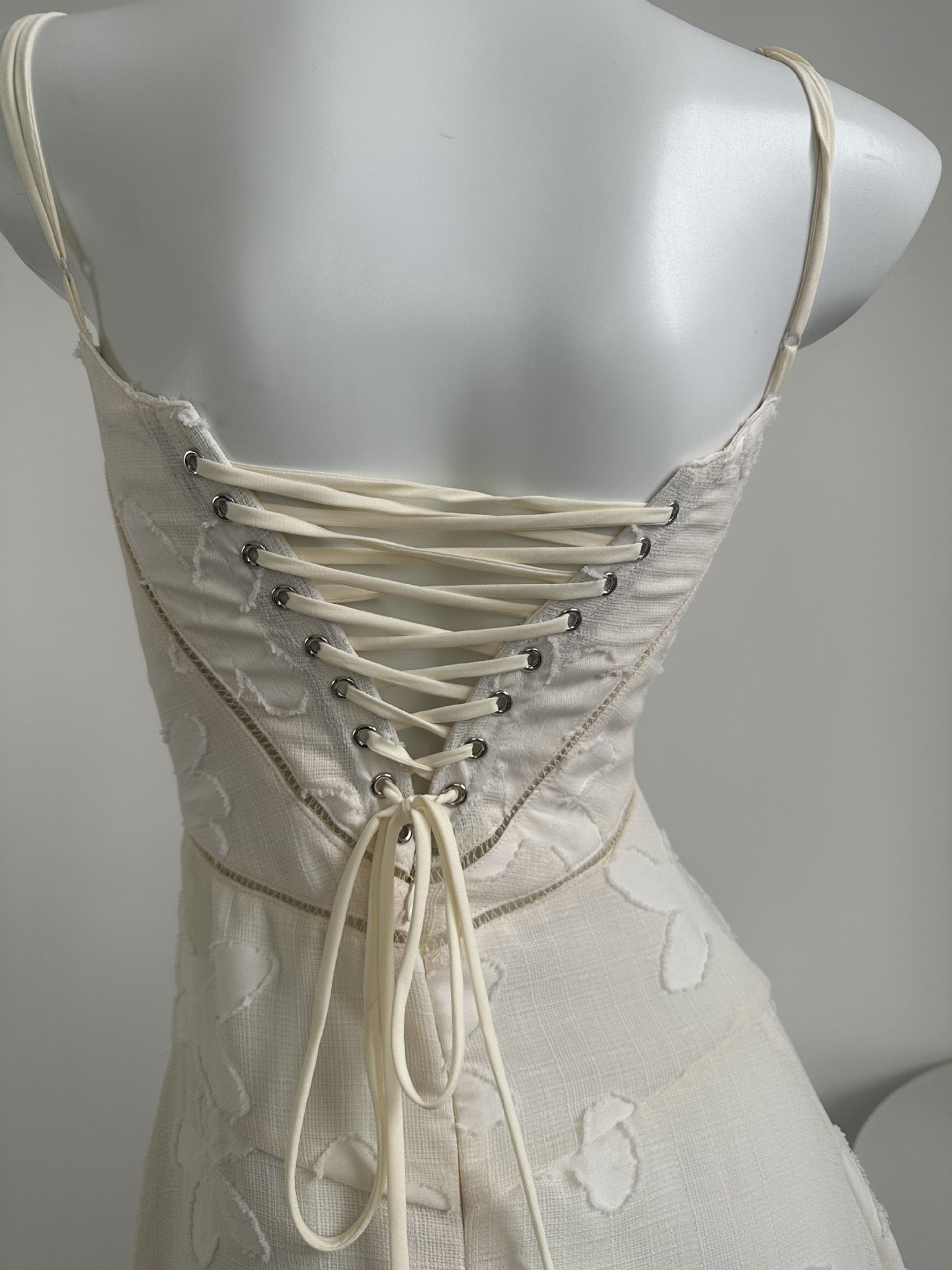 Vestido Longo Elegante com Costas Abertas e Amarração - Flor