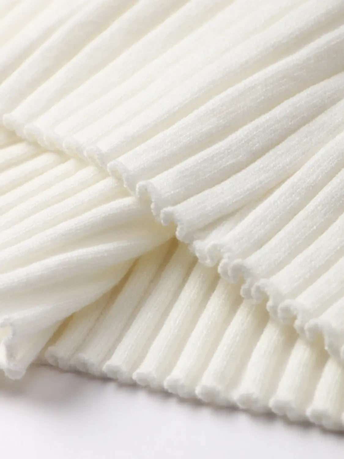 Conjunto Feminino de Tricô com Suéter de Gola Alta e Calça Flare de Cintura Alta - Luna