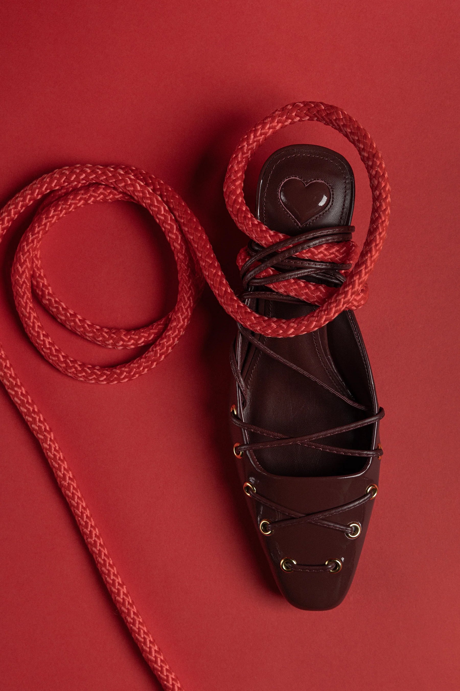 Mule Amarração Amal Couro Verniz Bordô