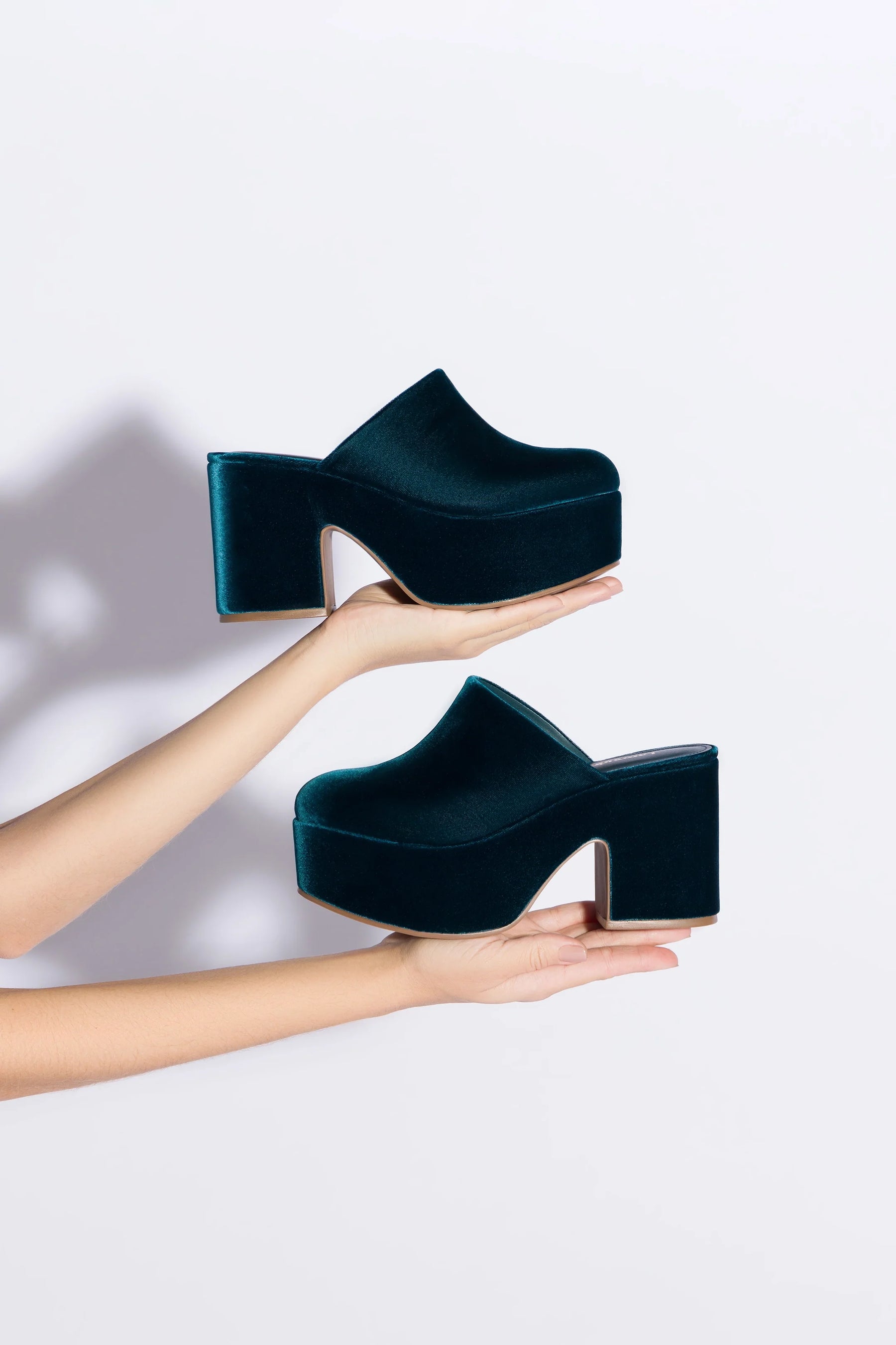 Mule Clog Plataforma Miso Veludo Azul
