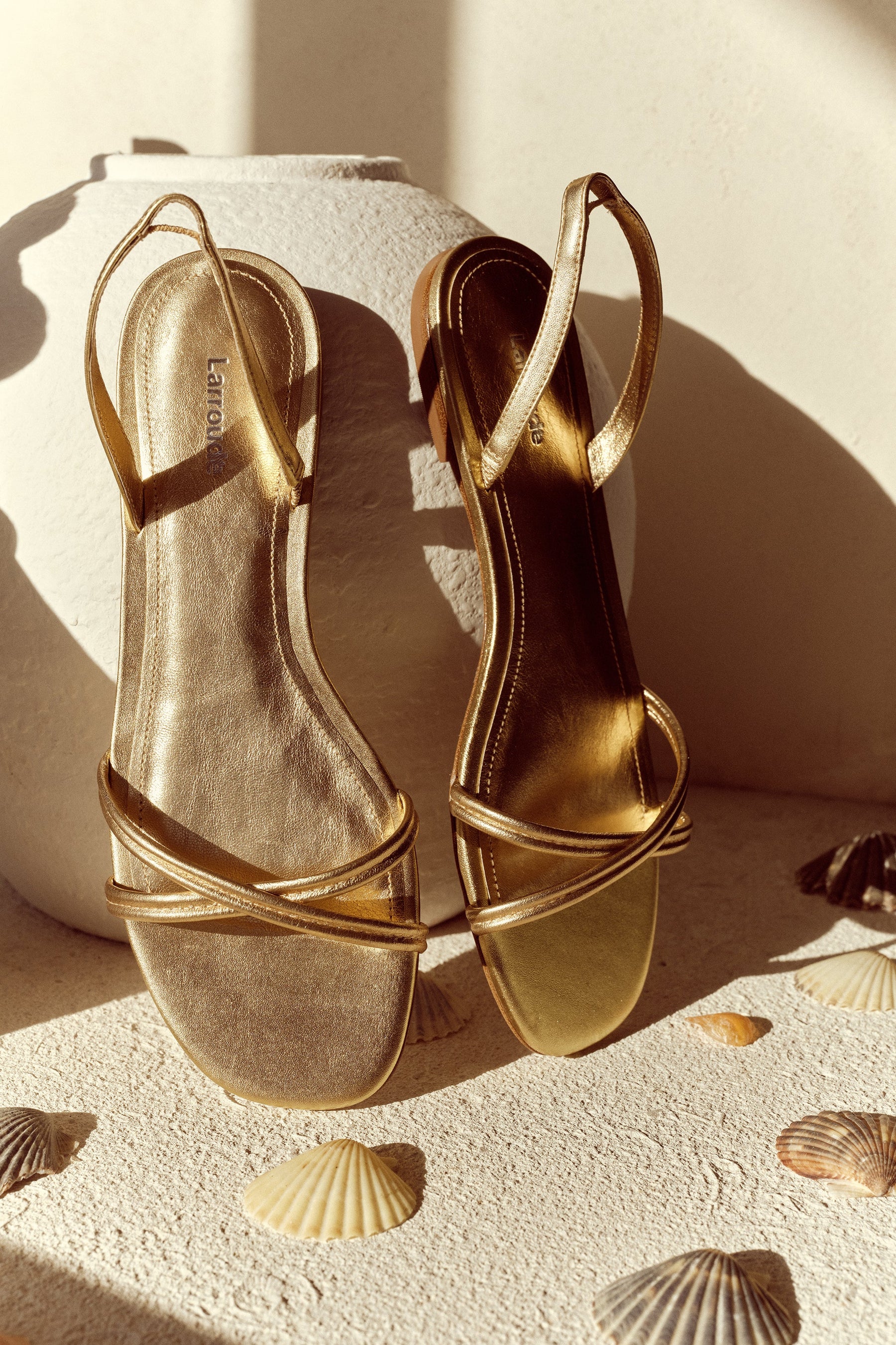 Sandália Flat Annie Couro Dourado