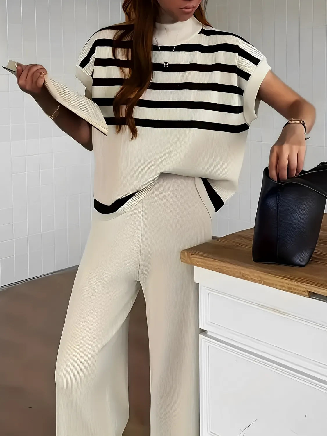 Conjunto Feminino com Blusa Gola Alta e Mangas Morcego e Calça com Cós Elástico - Alessia