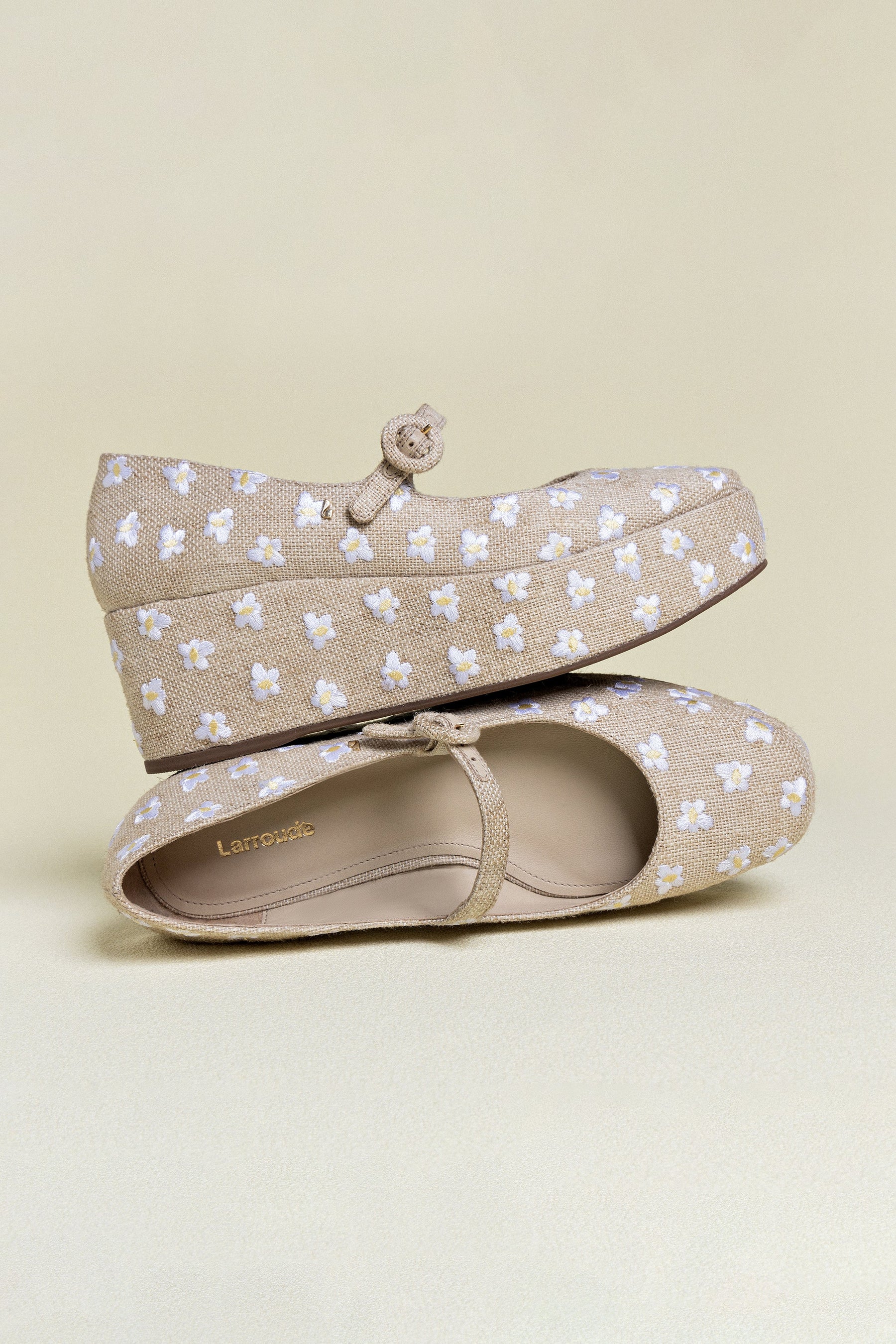 Flatform Blair Linho Natural e Bordado Floral