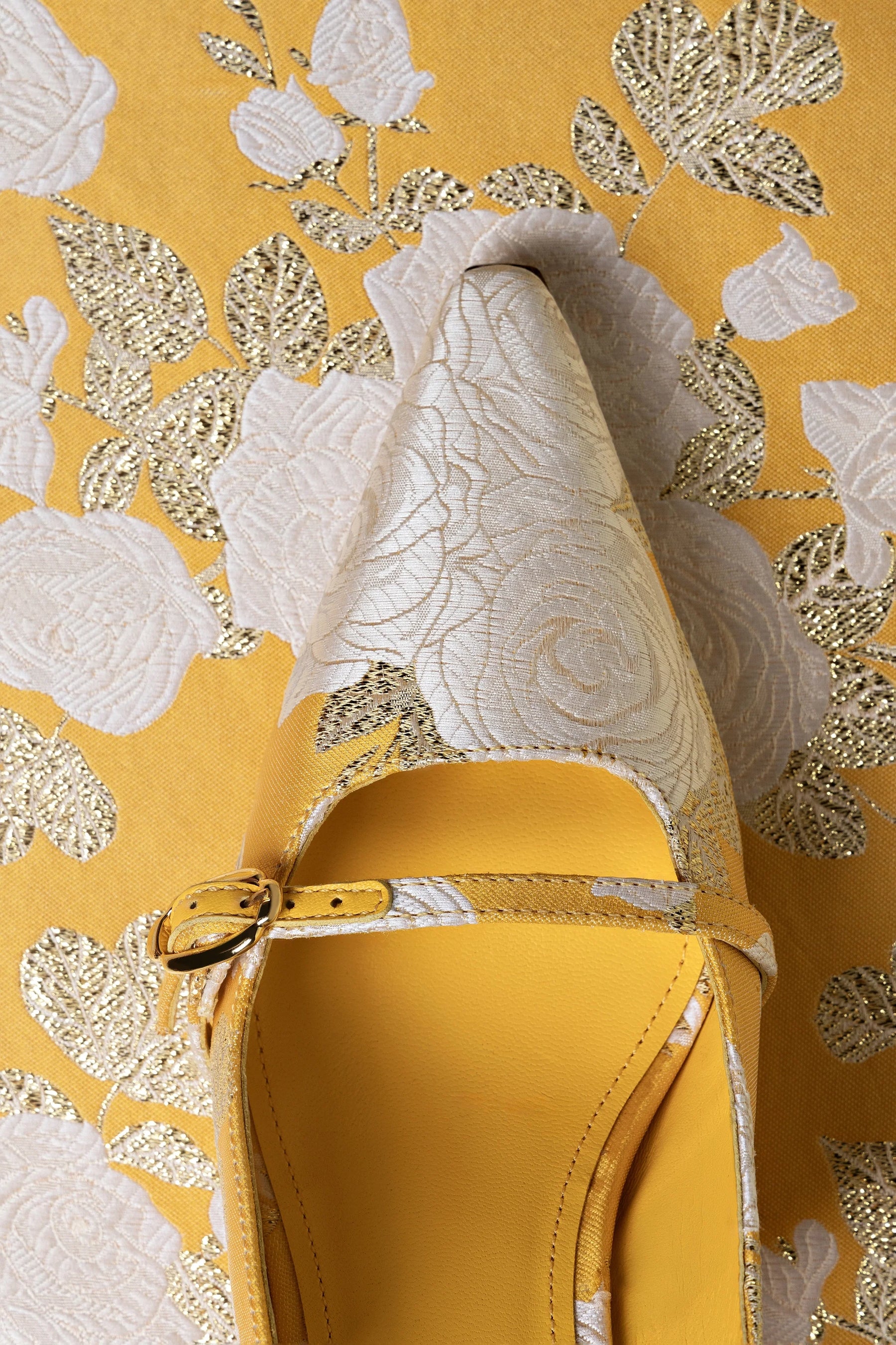 Larroudé x Markarian: Slingback Ines Brocado Amarelo