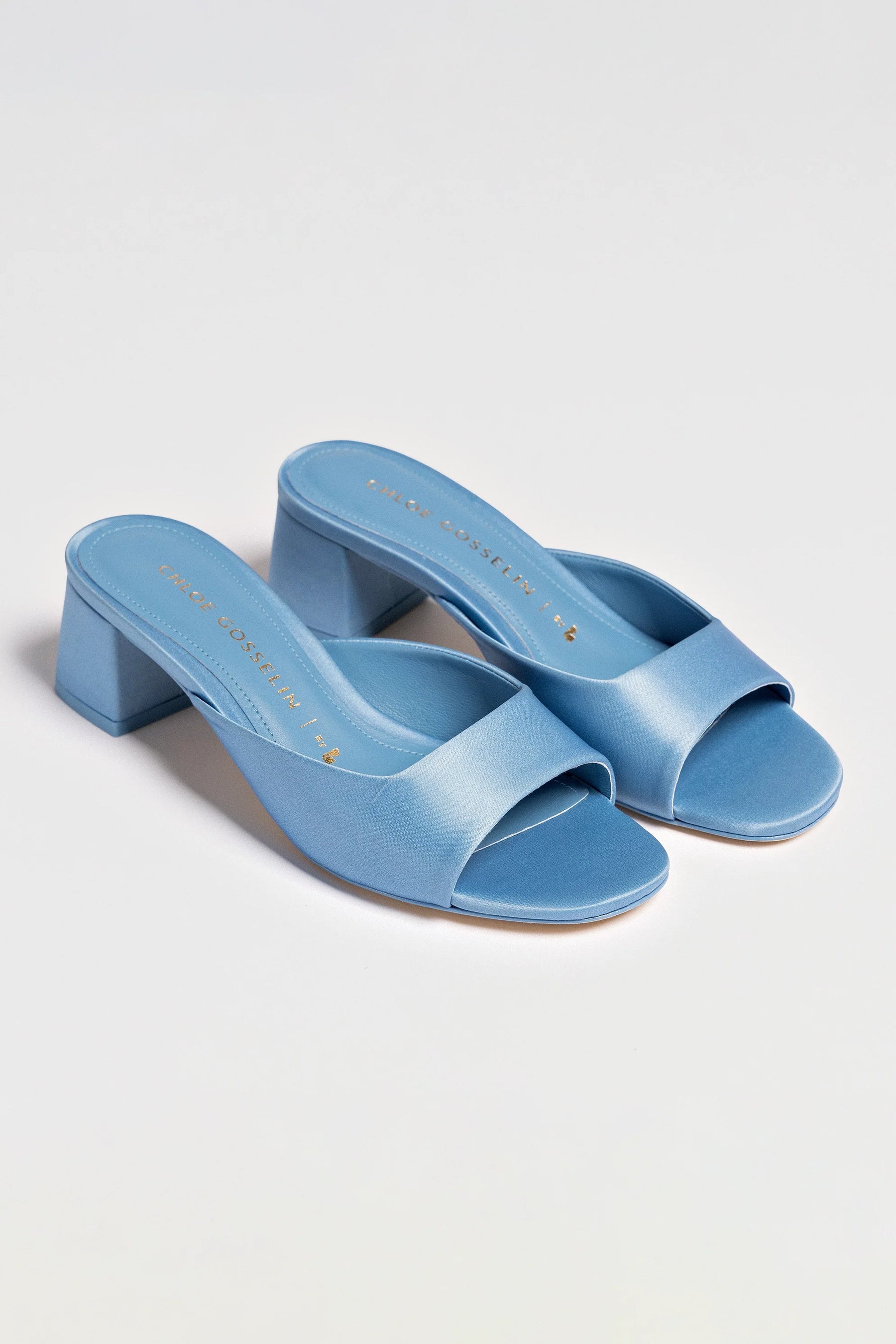 Chloe Gosselin by Studio Larroudé: Mule Anah Cetim Azul