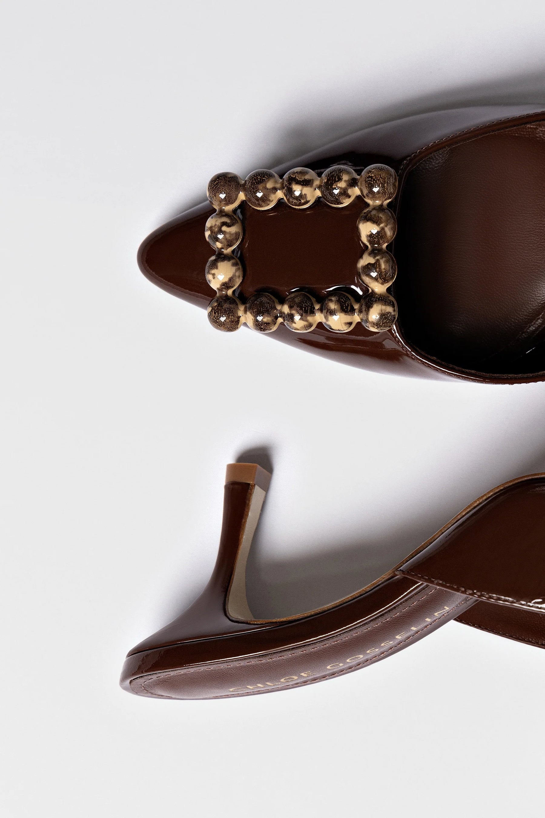 Chloe Gosselin by Studio Larroudé: Mule Ava Couro Marrom