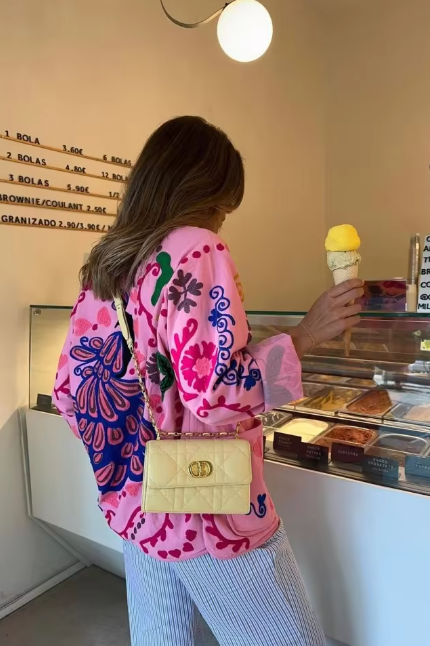 Jaqueta Belessia com Botões Ocultos e Cinto na Cintura