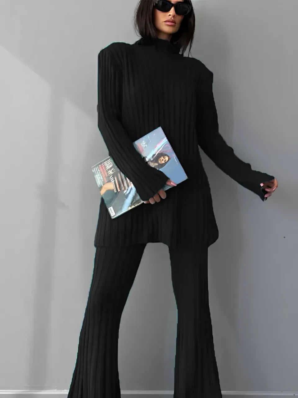 Conjunto Feminino de Tricô com Suéter de Gola Alta e Calça Flare de Cintura Alta - Luna