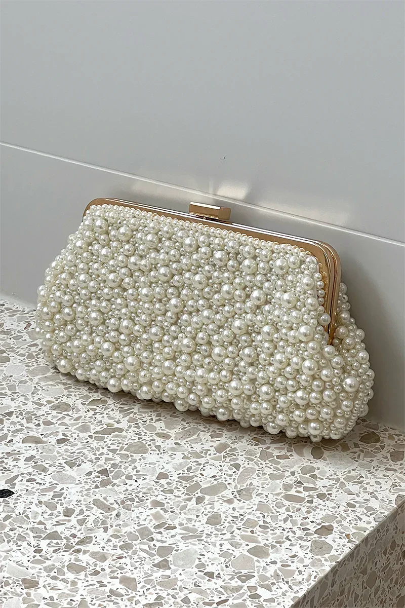 Clutch Norma Jean com Pérolas Sintéticas - Creme/Dourado