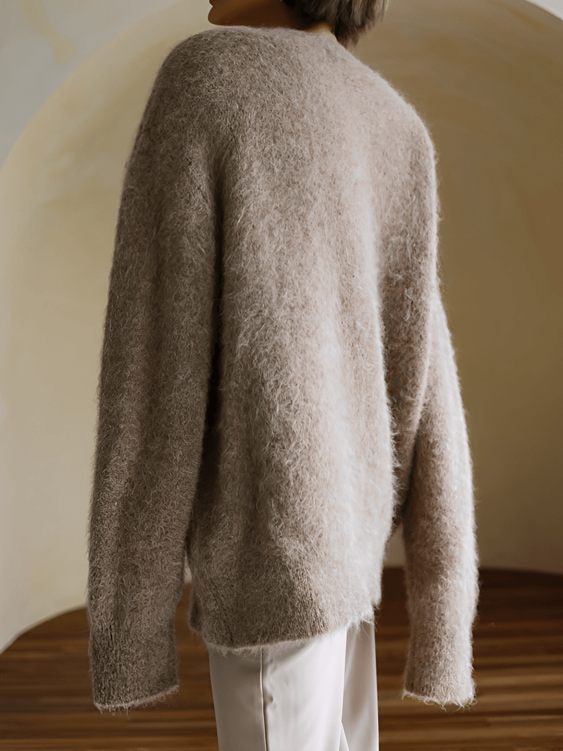 Cardigan Feminino em Tricô Peluciado com Decote V e Fechamento em Botões - Isabel