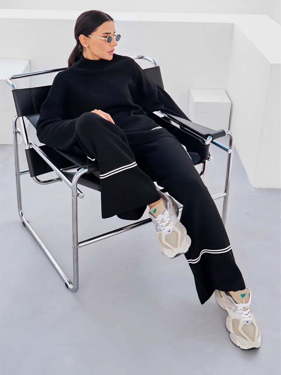 Conjunto Feminino de Tricô com Suéter Mullet Gola Alta e Calça Cintura Alta Confortável - Kim