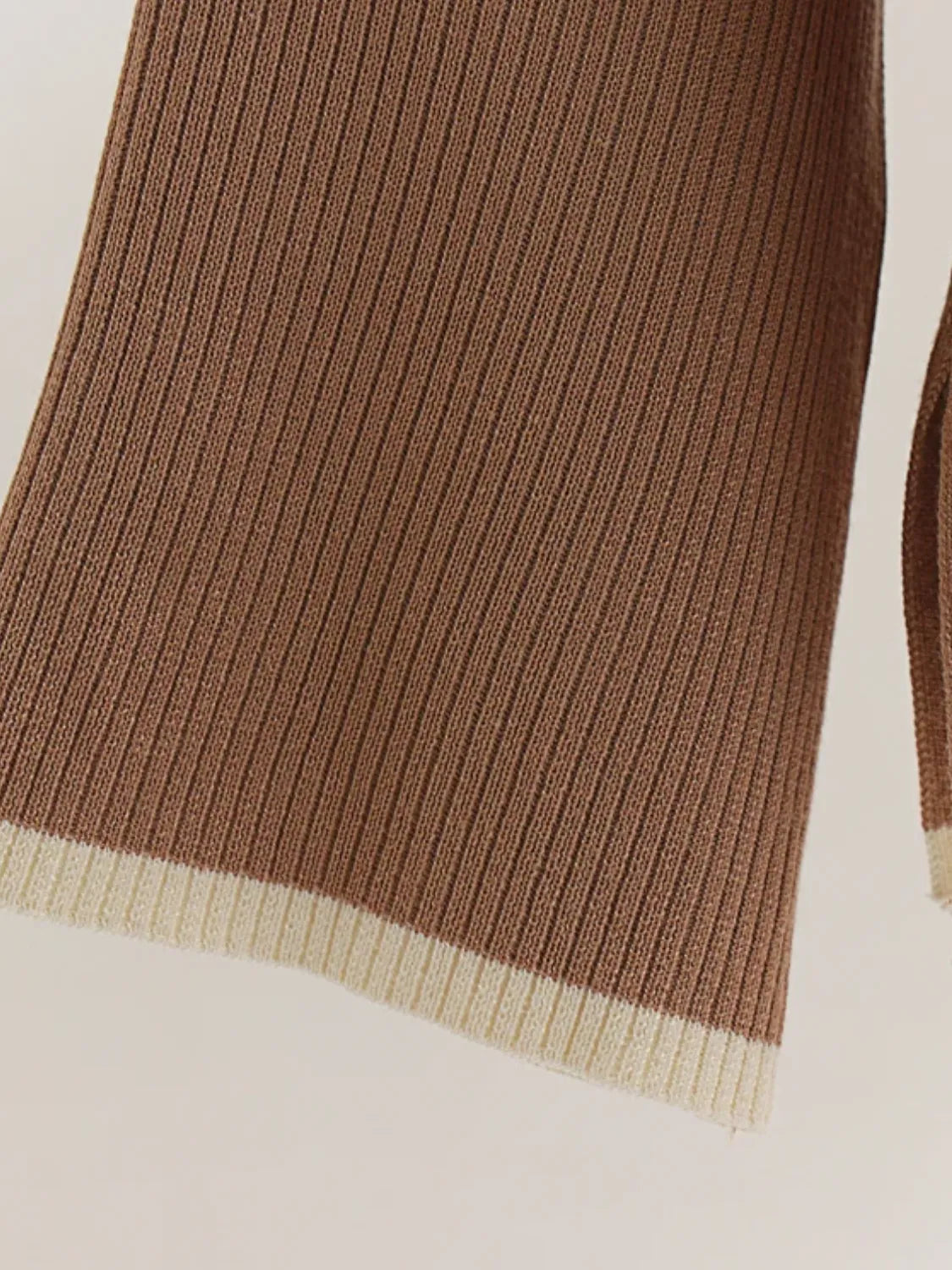 Conjunto Feminino de Tricô com Suéter de Gola Alta Listrado e Calça Confortável - Tarcila