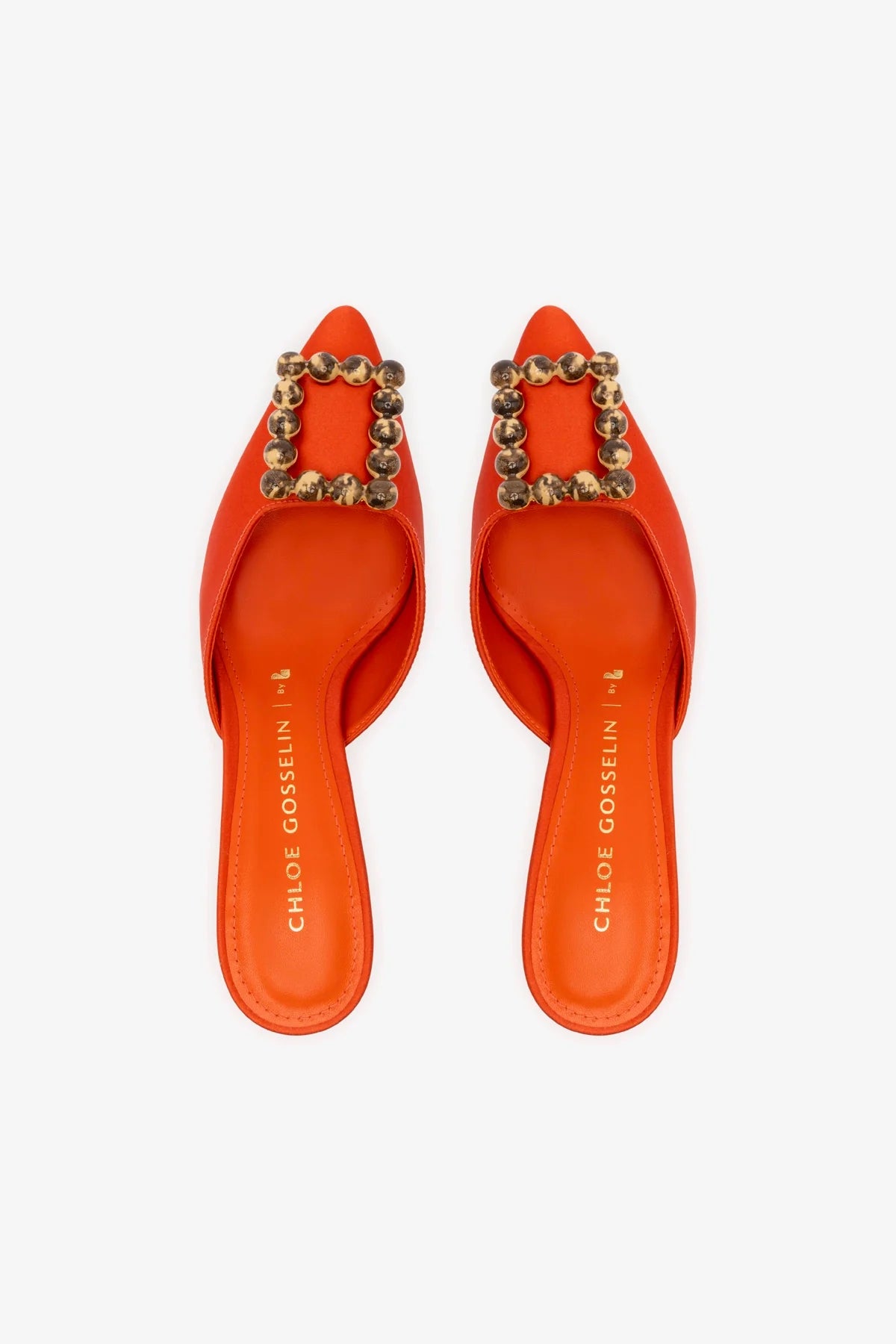 Chloe Gosselin by Studio Larroudé: Mule Ava Cetim Laranja