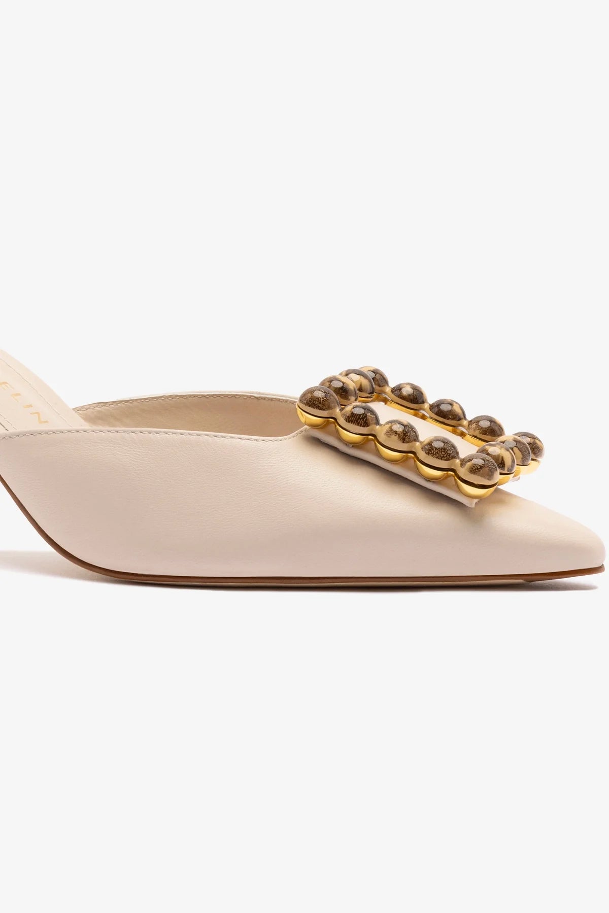 Chloe Gosselin by Studio Larroudé: Mule Ava Couro Off White