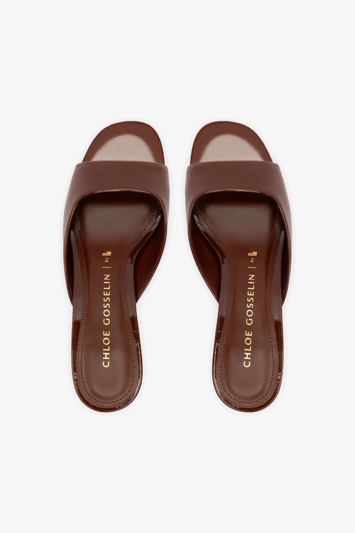 Chloe Gosselin by Studio Larroudé: Mule Anah Couro Verniz Marrom