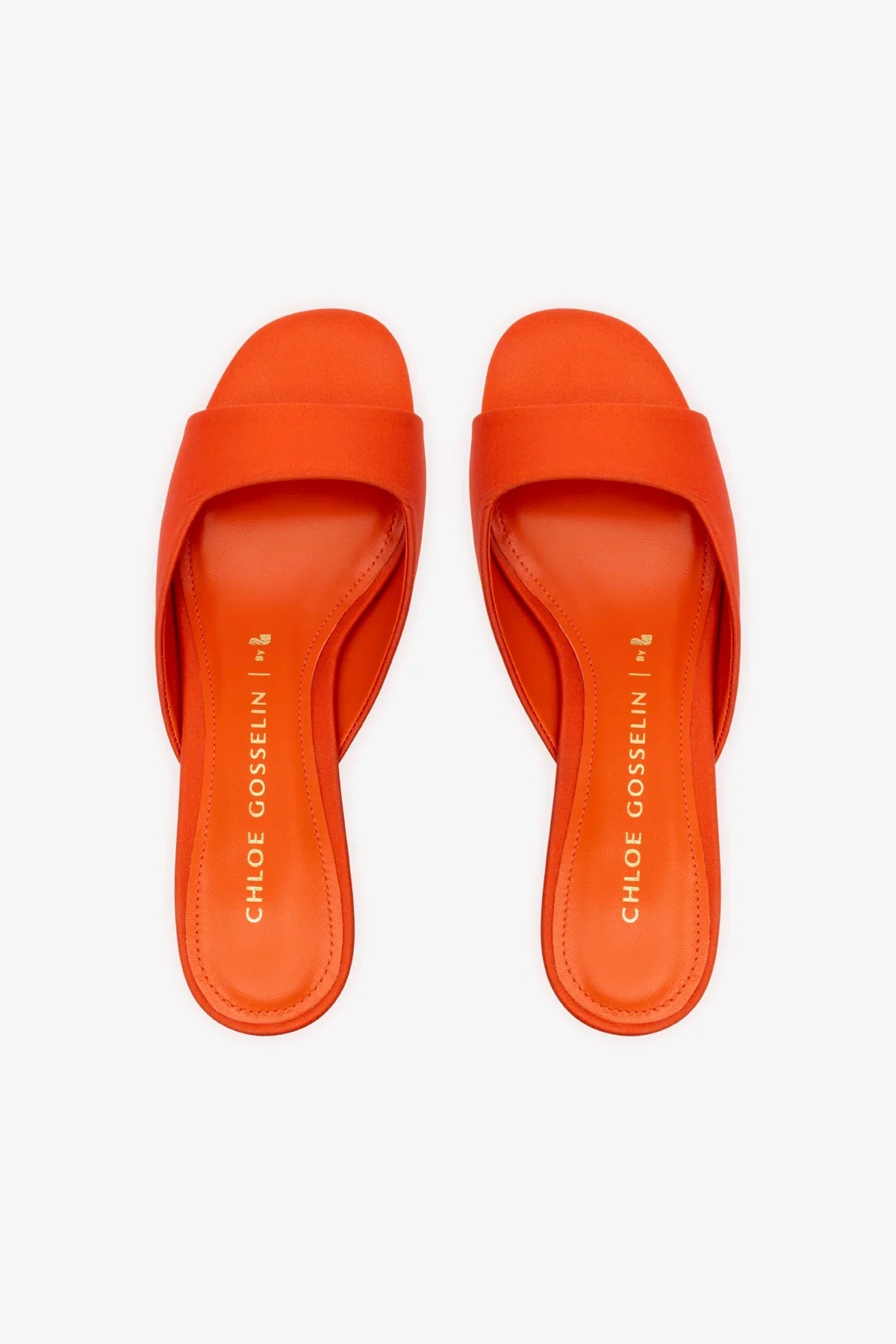 Chloe Gosselin by Studio Larroudé: Mule Anah Cetim Laranja