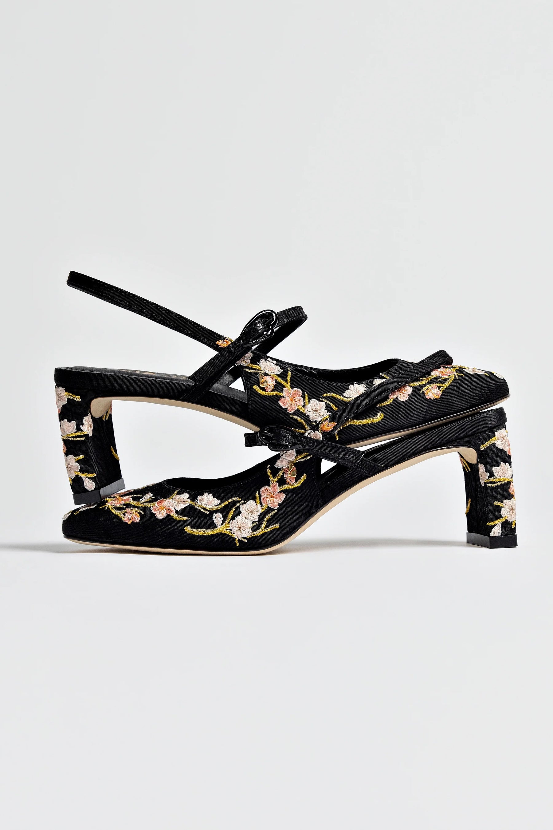 Slingback Georgina Sakura Seda Preto e Bordado Floral