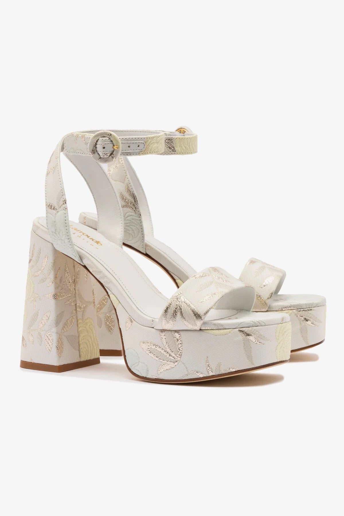 Larroudé x Markarian: Sandália Dolly Brocado Off White