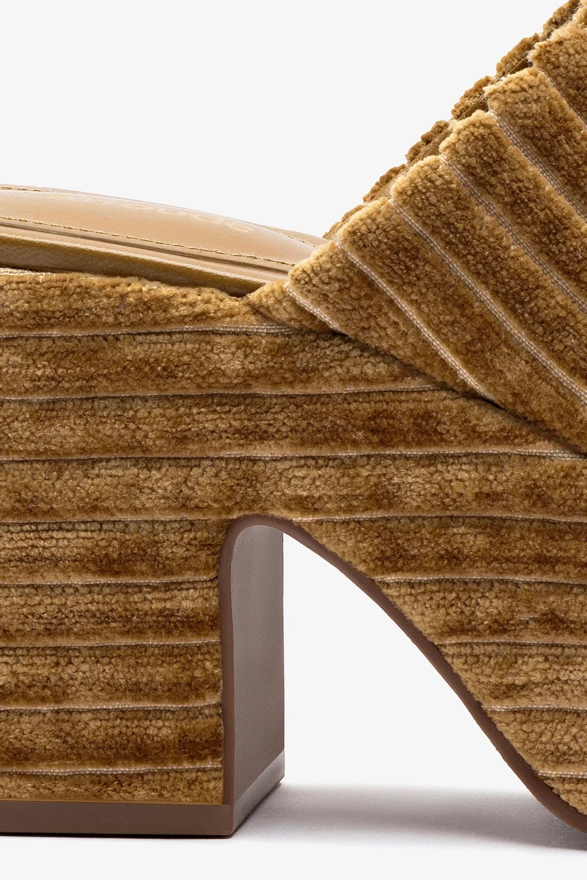 Mule Clog Plataforma Miso Veludo Caramelo