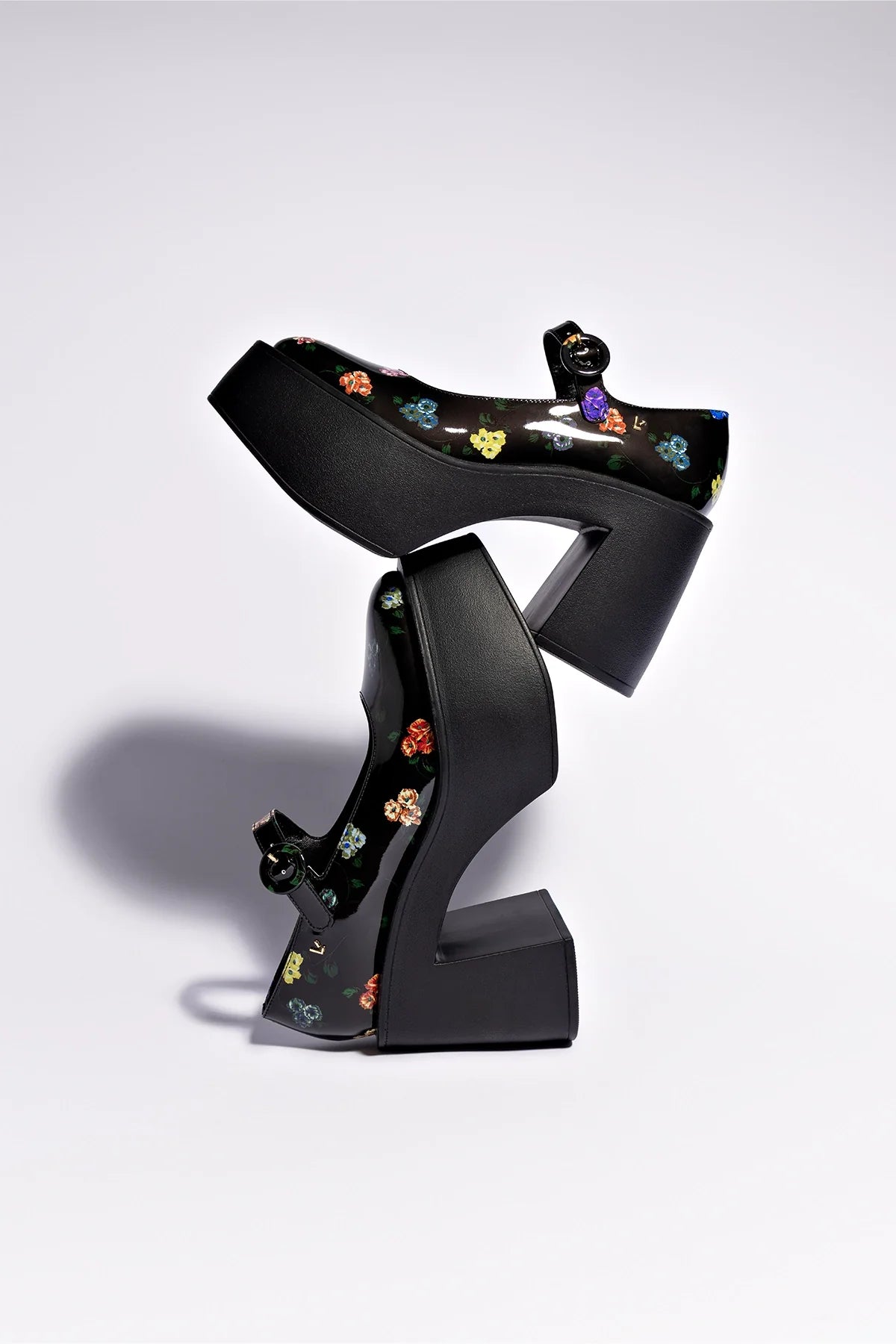 Larroudé x Libertine: Scarpin Plataforma Olivia Couro Verniz Estampado Preto