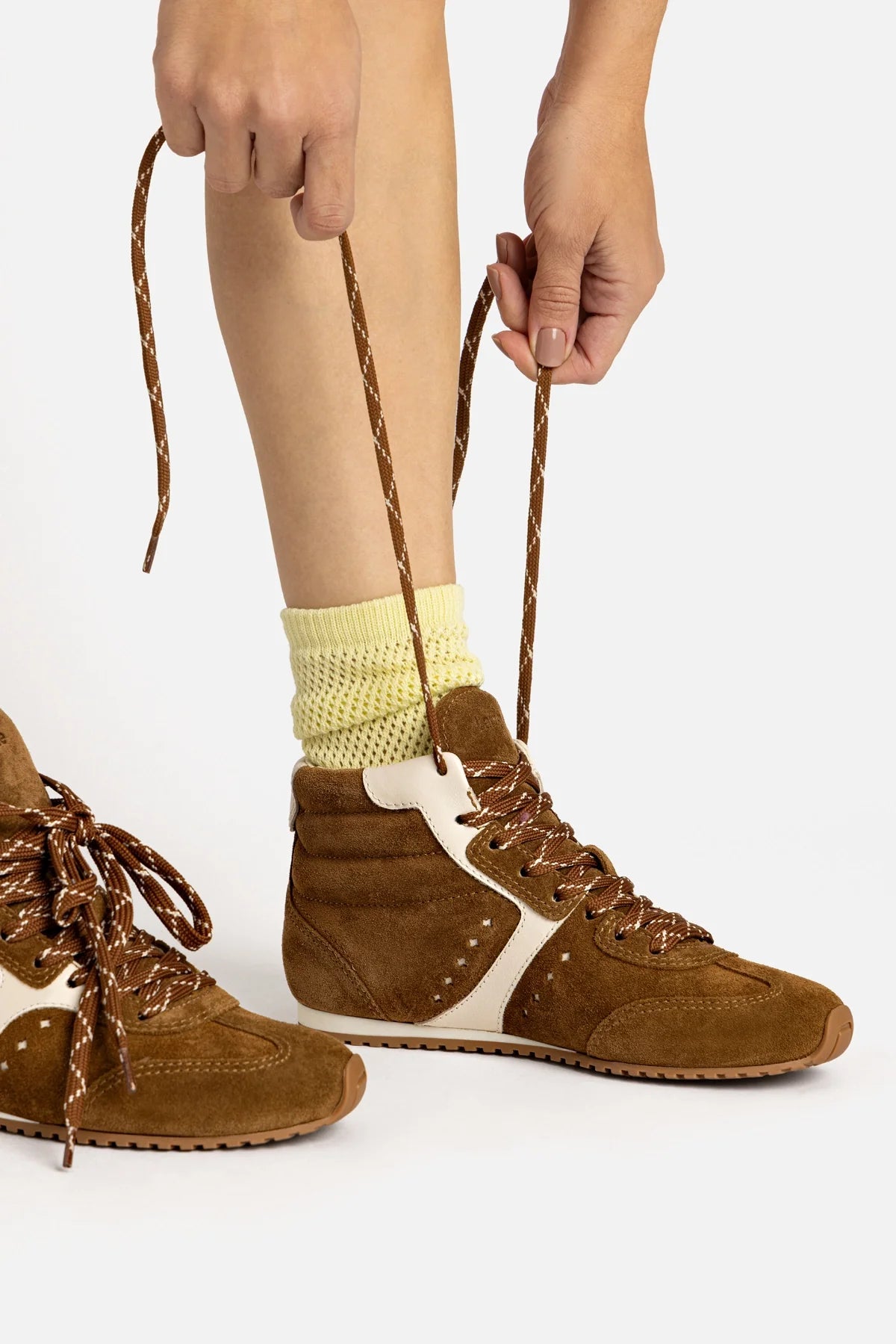 Tênis Cano Médio Stella Camurça Marrom e Couro Off White