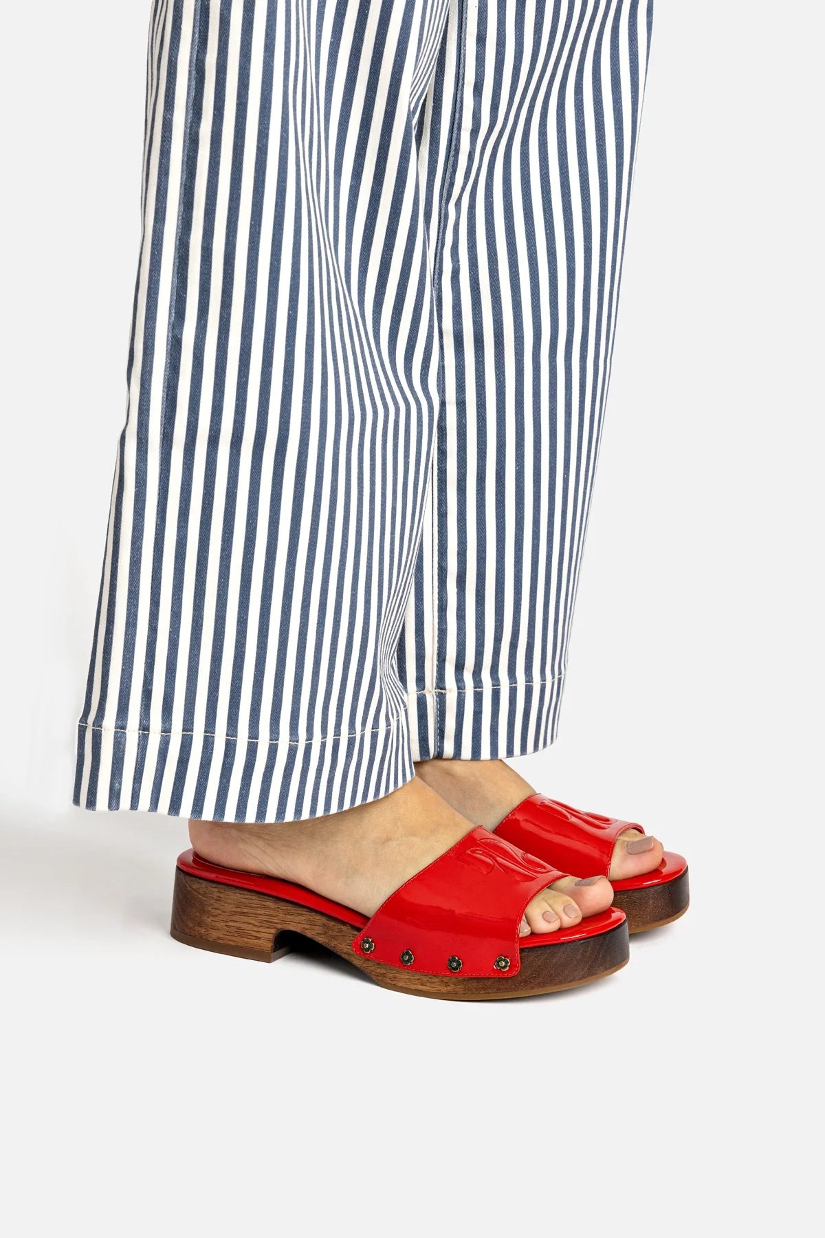 Mule Zuzi Couro Verniz Vermelho