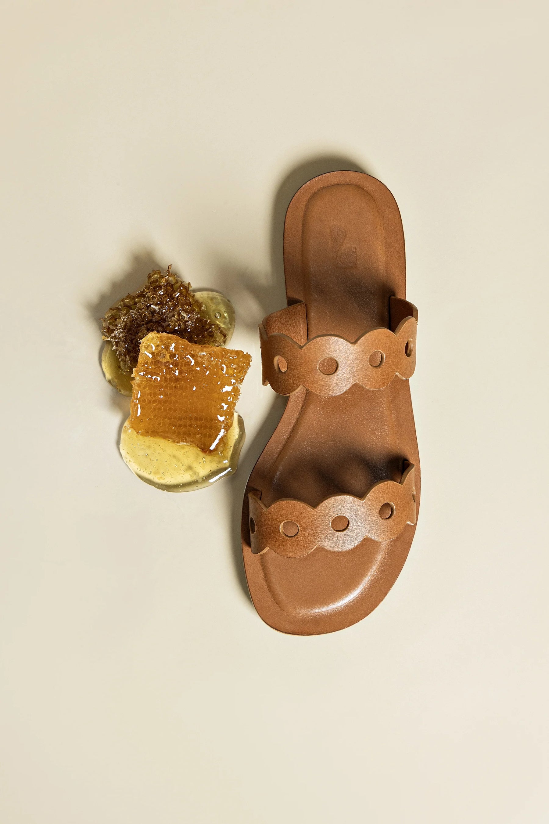 Flat Florence Broderie Couro Caramelo