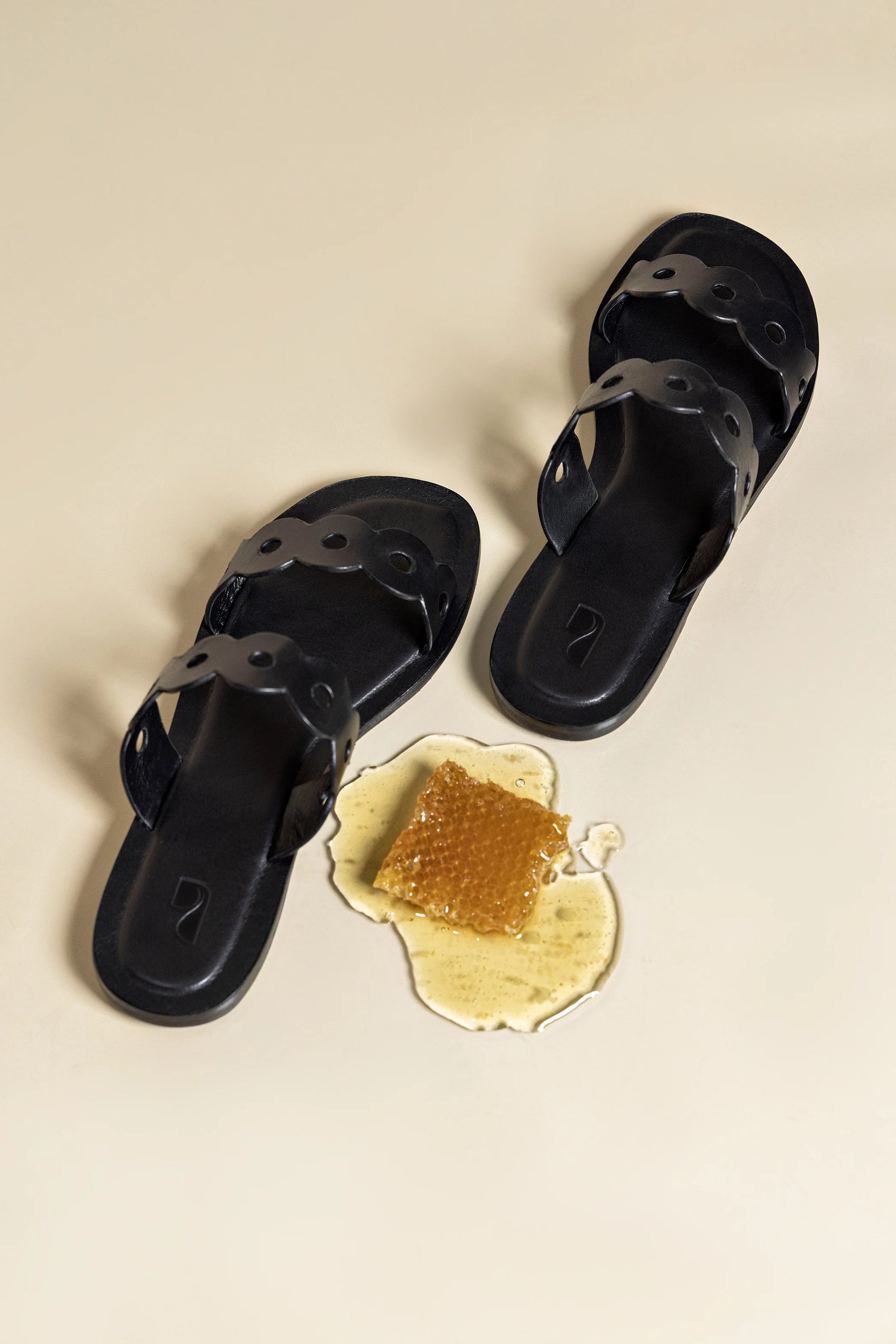 Flat Florence Broderie Couro Preto