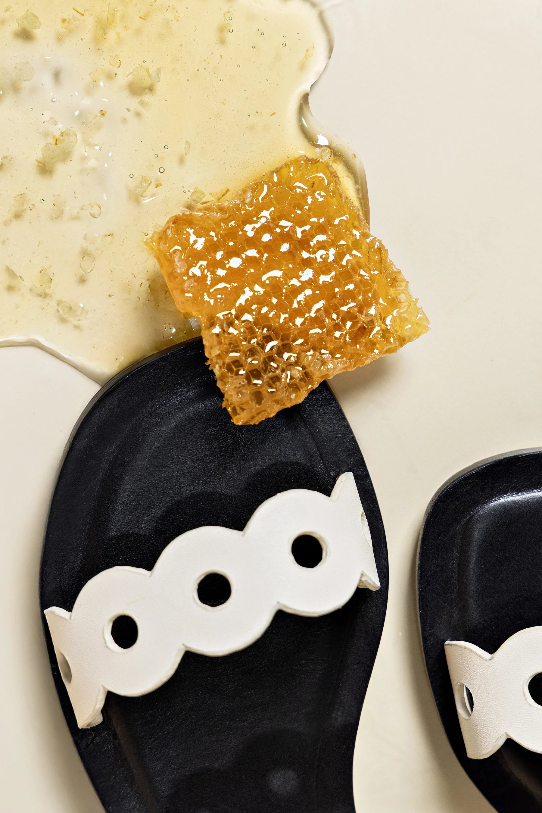 Flat Florence Broderie Couro Off White