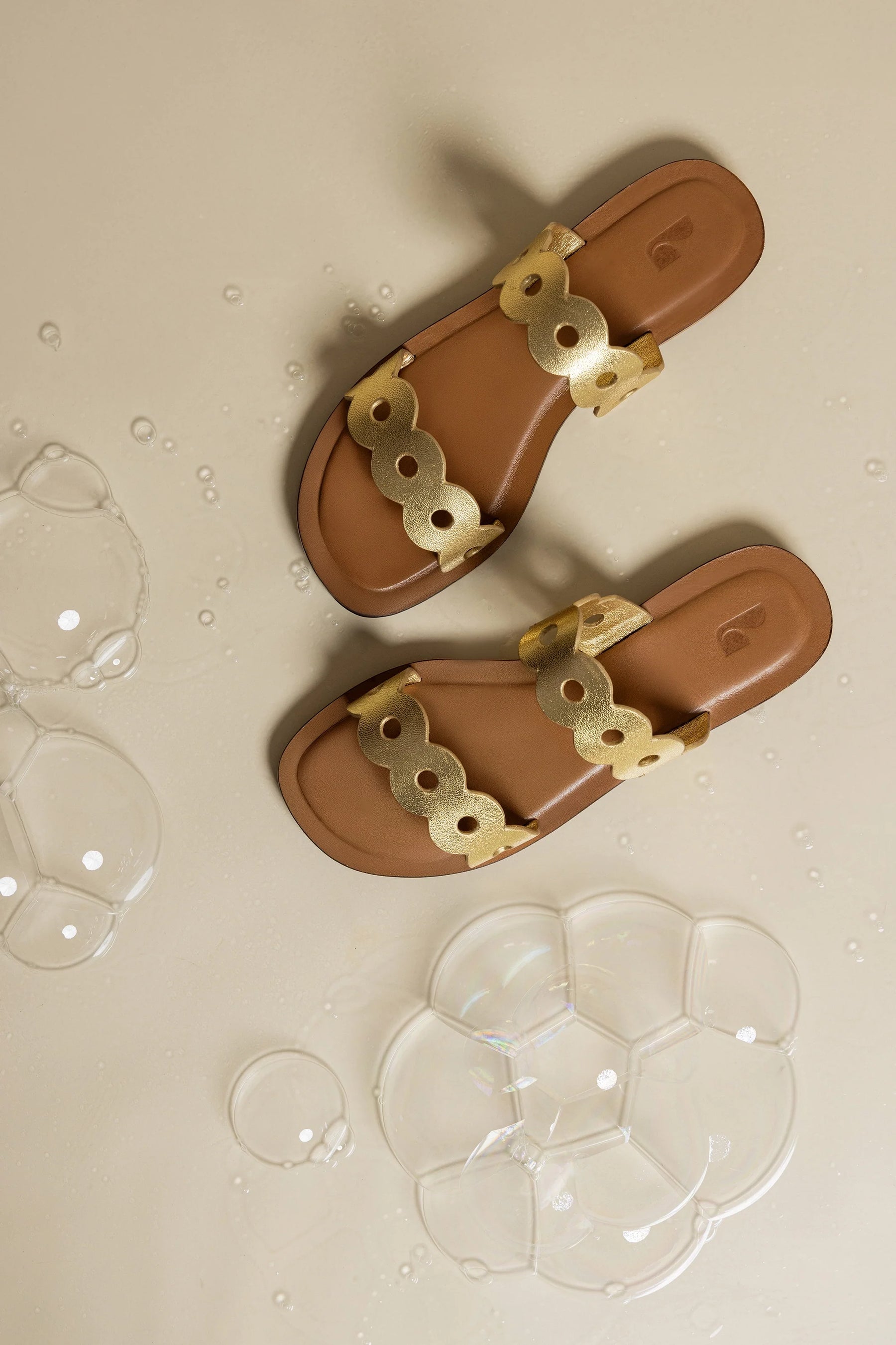 Flat Florence Broderie Couro Dourado