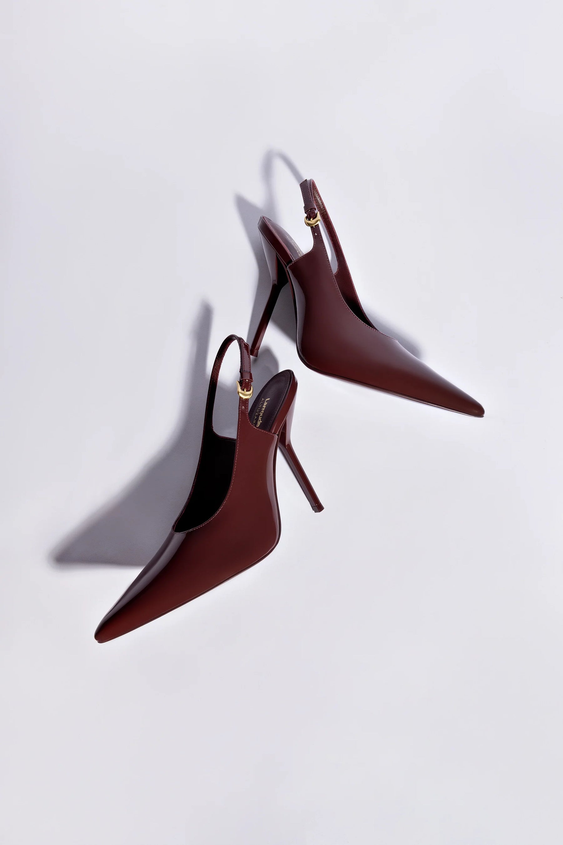 Larroudé x Altuzarra: Slingback Couro Verniz Bordô