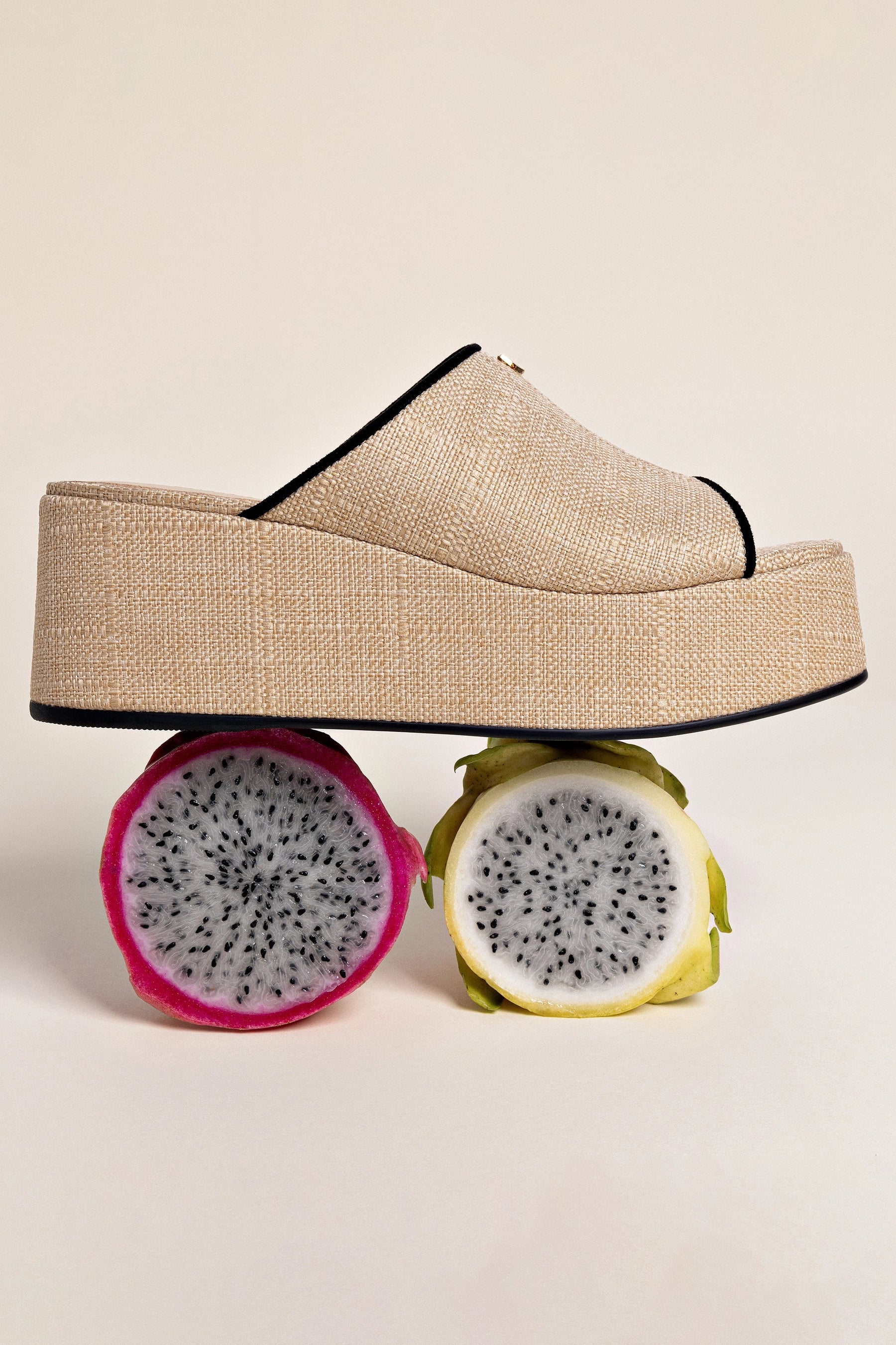 Mule Charli Ráfia Bege e Camurça Preto