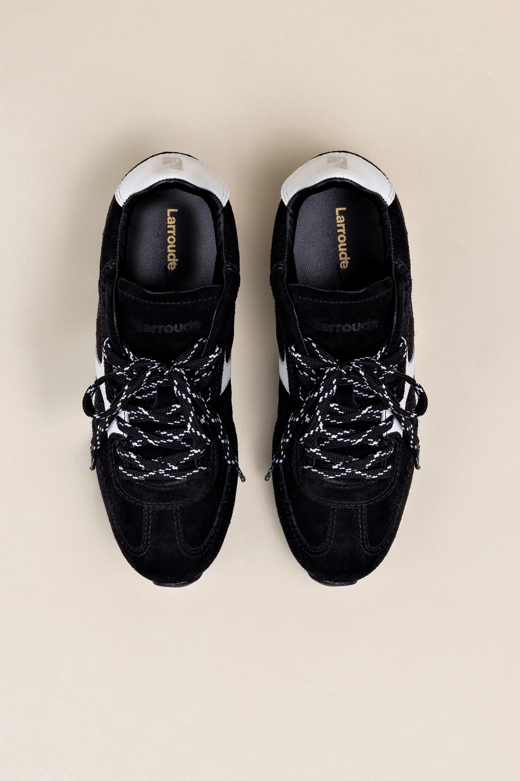 Tênis Stella Camurça Preto e Couro Branco