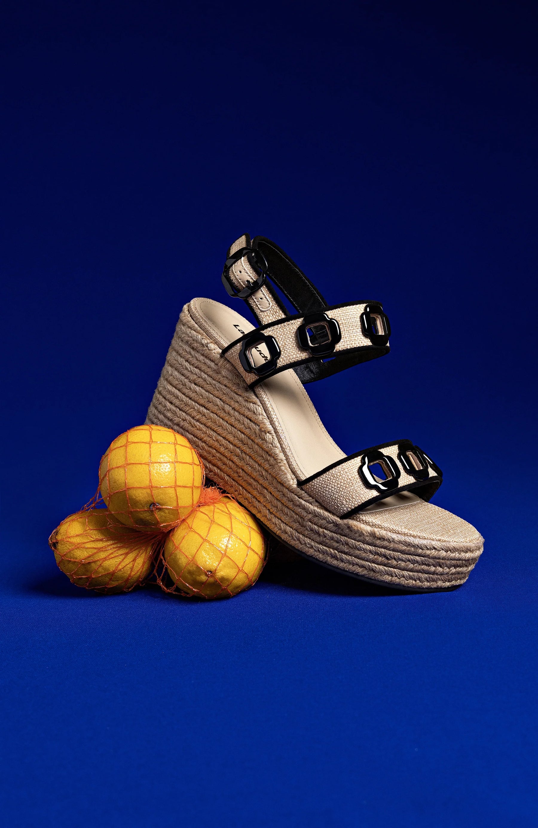 Sandália Anabela Milan Ráfia Bege e Camurça Preto