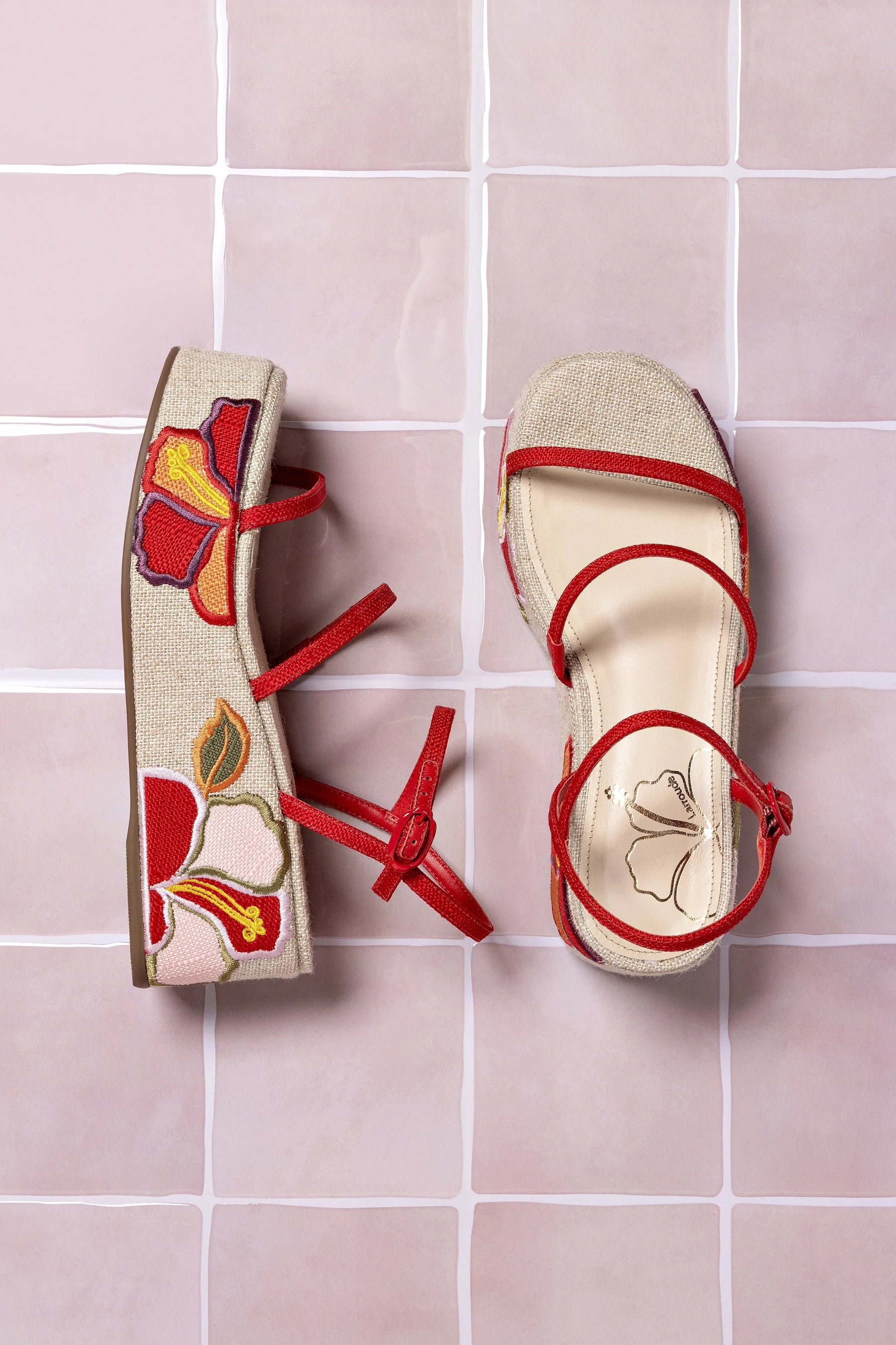 Flatform Gio Ráfia Bege e Vermelho Bordado Floral