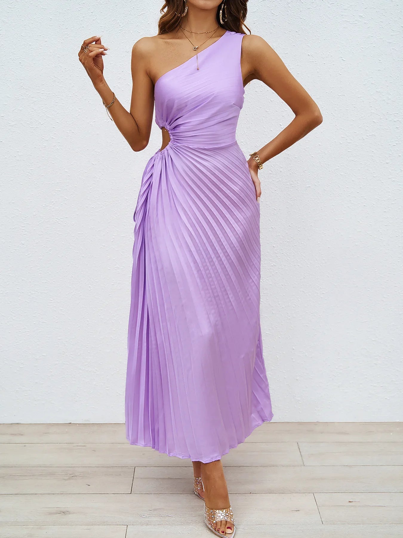 Vestido Feminino Ombro Único com Pregas e Recortes