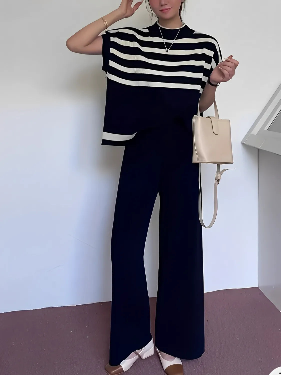 Conjunto Feminino com Blusa Gola Alta e Mangas Morcego e Calça com Cós Elástico - Alessia