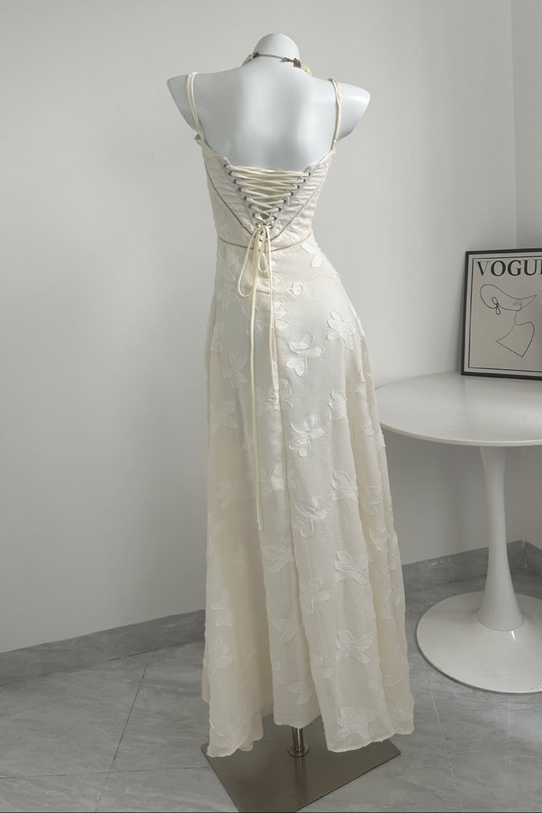 Vestido Longo Elegante com Costas Abertas e Amarração - Flor