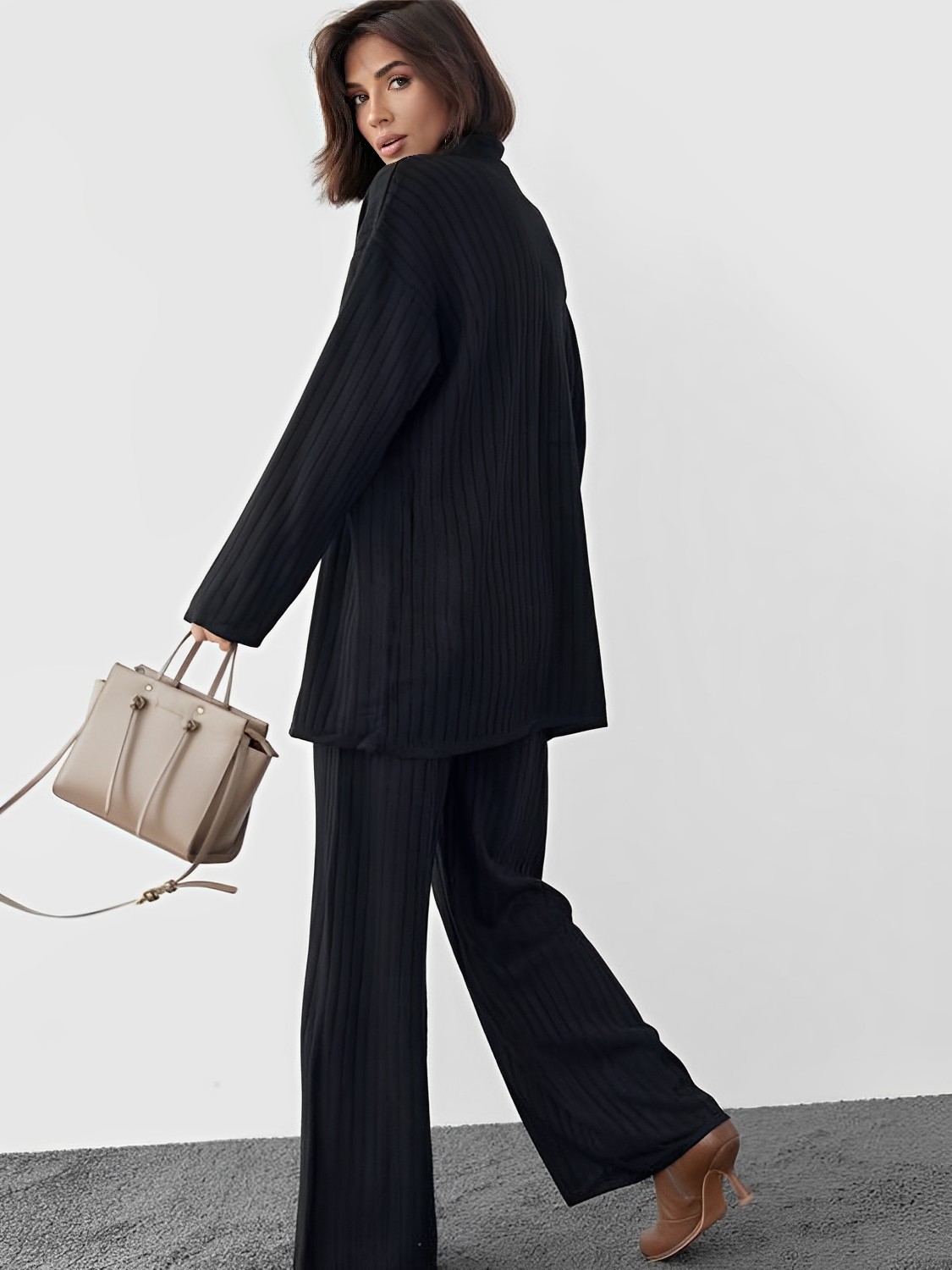 Conjunto Feminino com Camisa Alongada de Botões e Calça Reta com Elástico - Camila