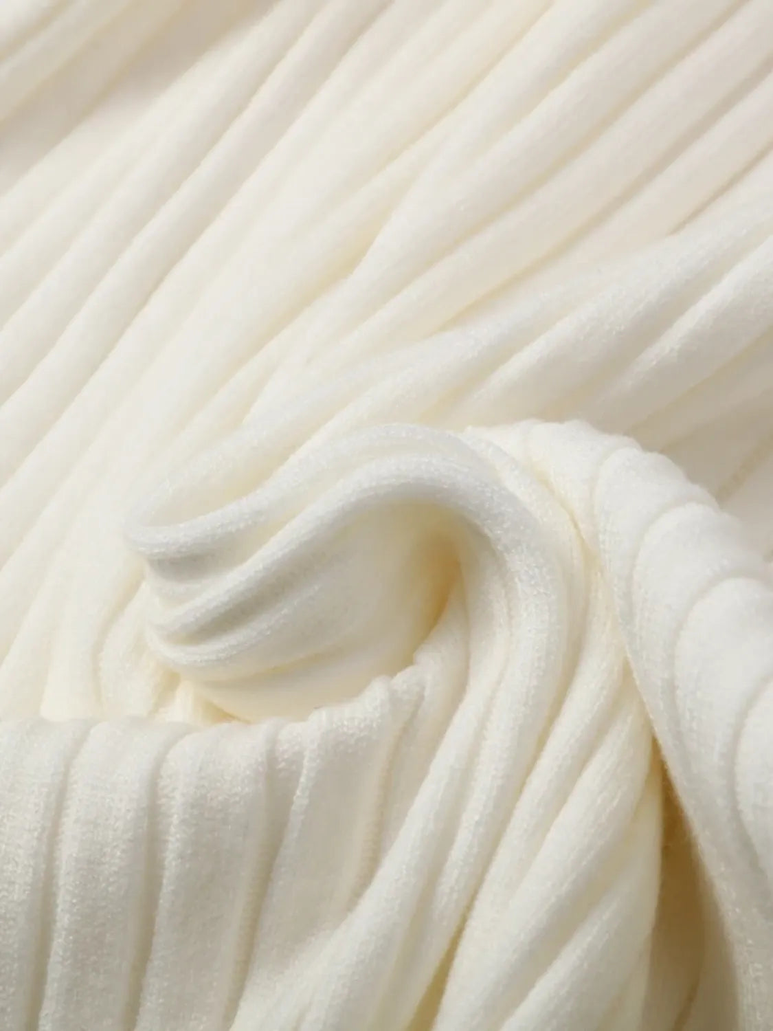 Conjunto Feminino de Tricô com Suéter de Gola Alta e Calça Flare de Cintura Alta - Luna