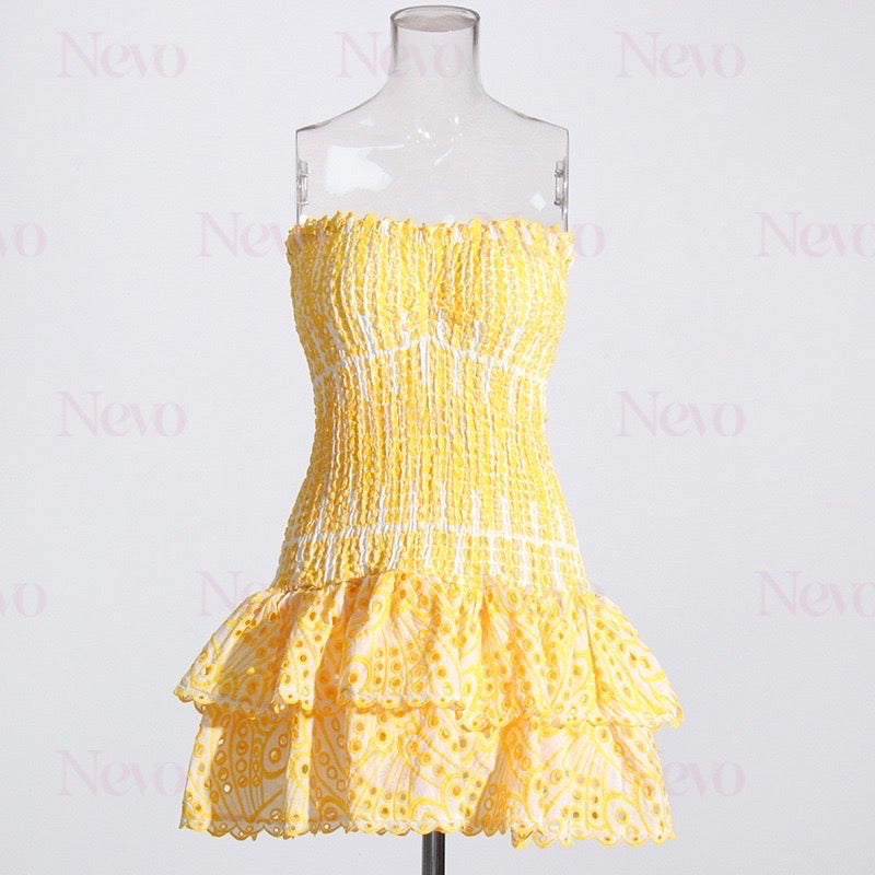 Vestido Mini Tomara que Caia com Babados e Bordado de Margaridas