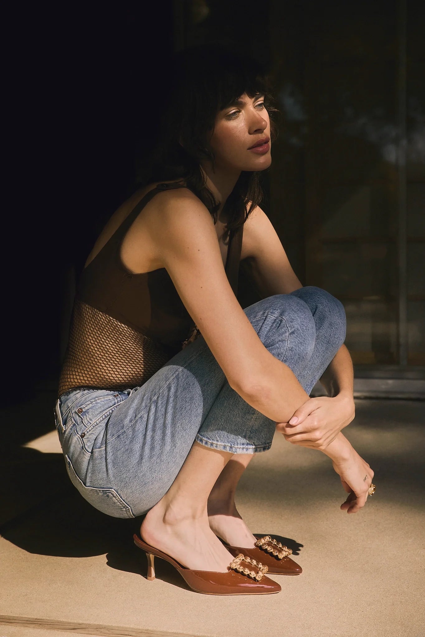 Chloe Gosselin by Studio Larroudé: Mule Ava Couro Marrom