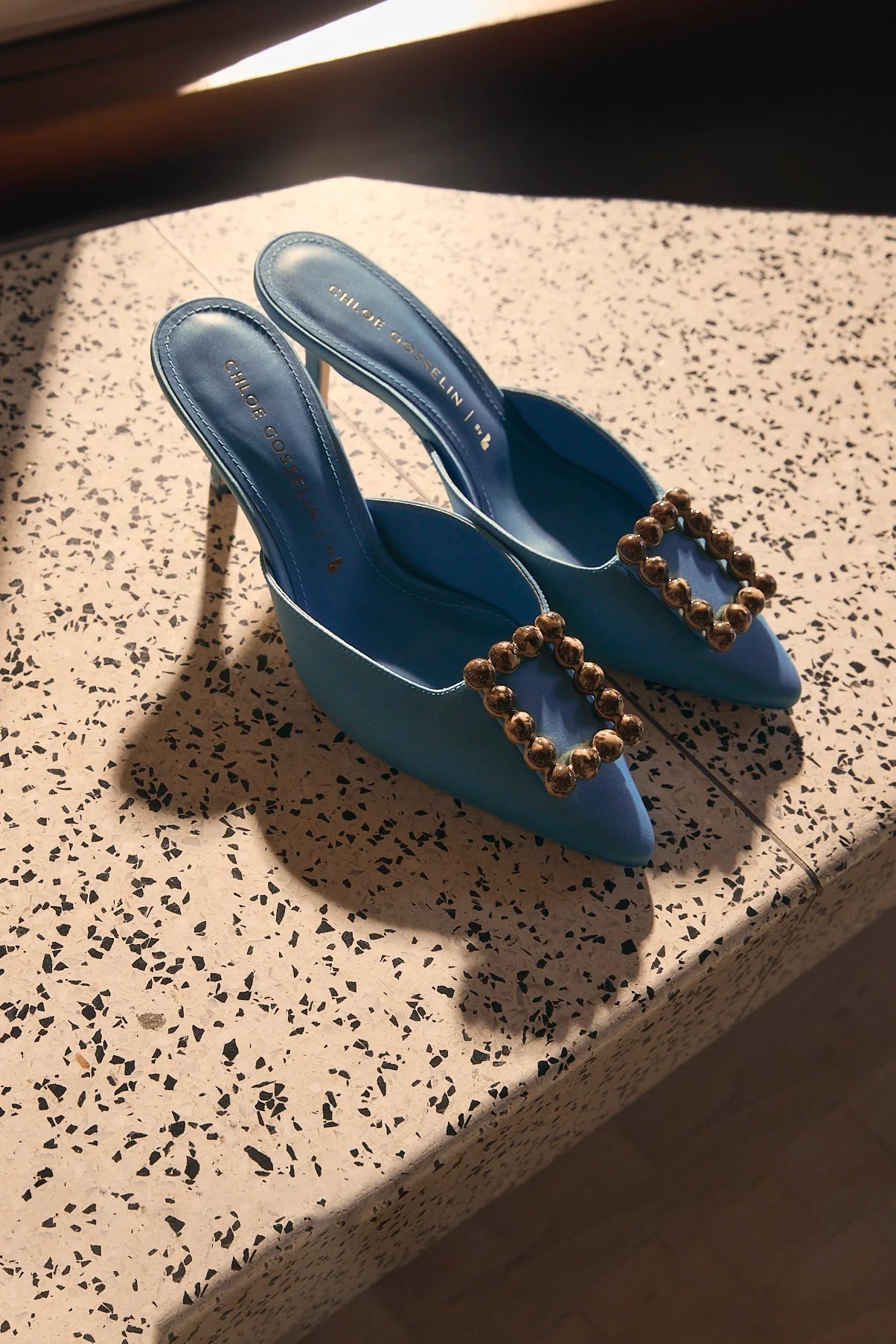 Chloe Gosselin by Studio Larroudé: Mule Ava Cetim Azul