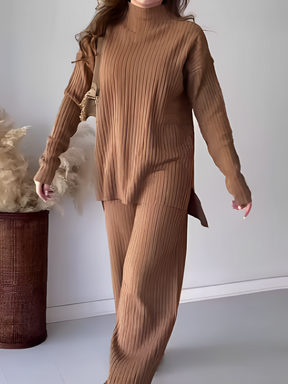 Conjunto Feminino de Tricô com Suéter Mullet Gola Alta e Calça Pantalona - Grace