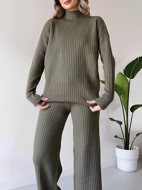 Conjunto Feminino de Tricô com Suéter Mullet Gola Alta e Calça Pantalona - Grace