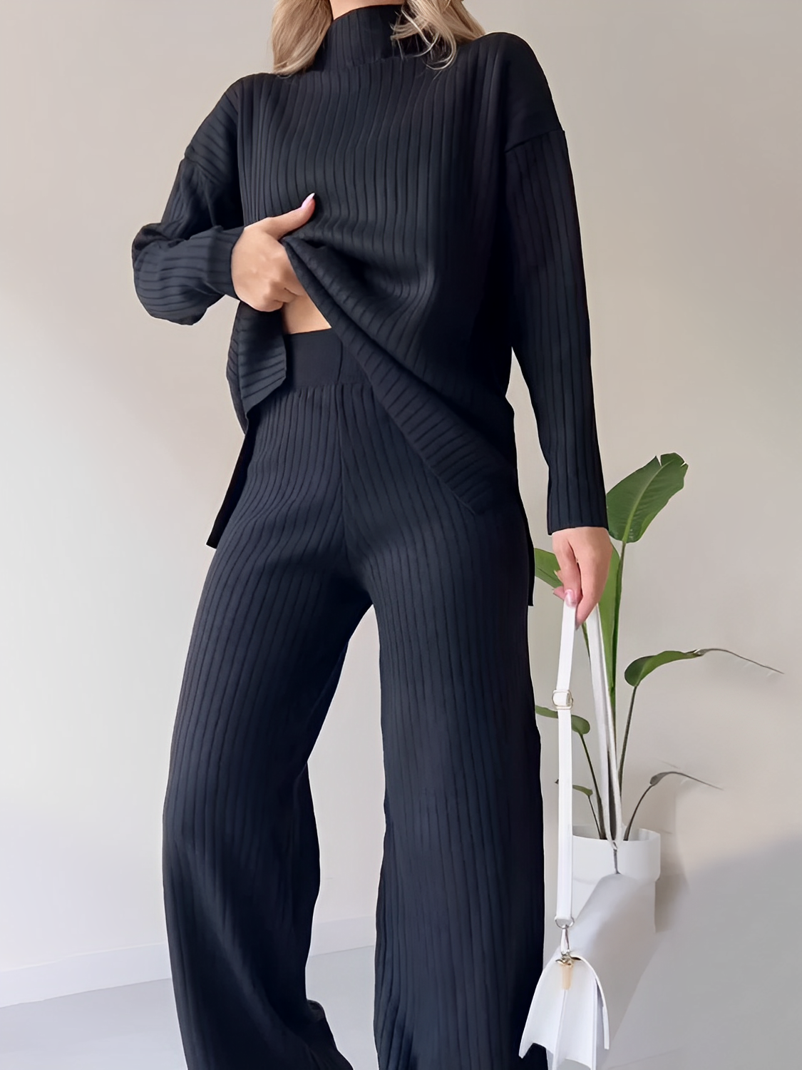 Conjunto Feminino de Tricô com Suéter Mullet Gola Alta e Calça Pantalona - Grace