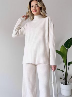 Conjunto Feminino de Tricô com Suéter Mullet Gola Alta e Calça Pantalona - Grace