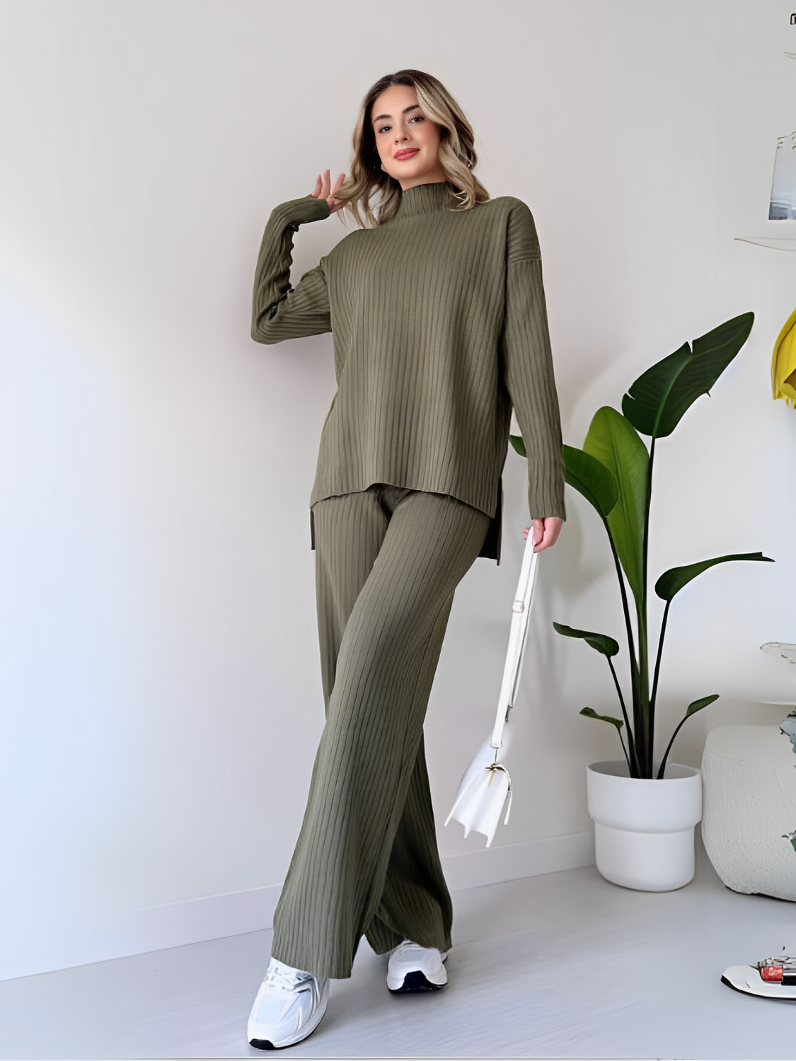 Conjunto Feminino de Tricô com Suéter Mullet Gola Alta e Calça Pantalona - Grace